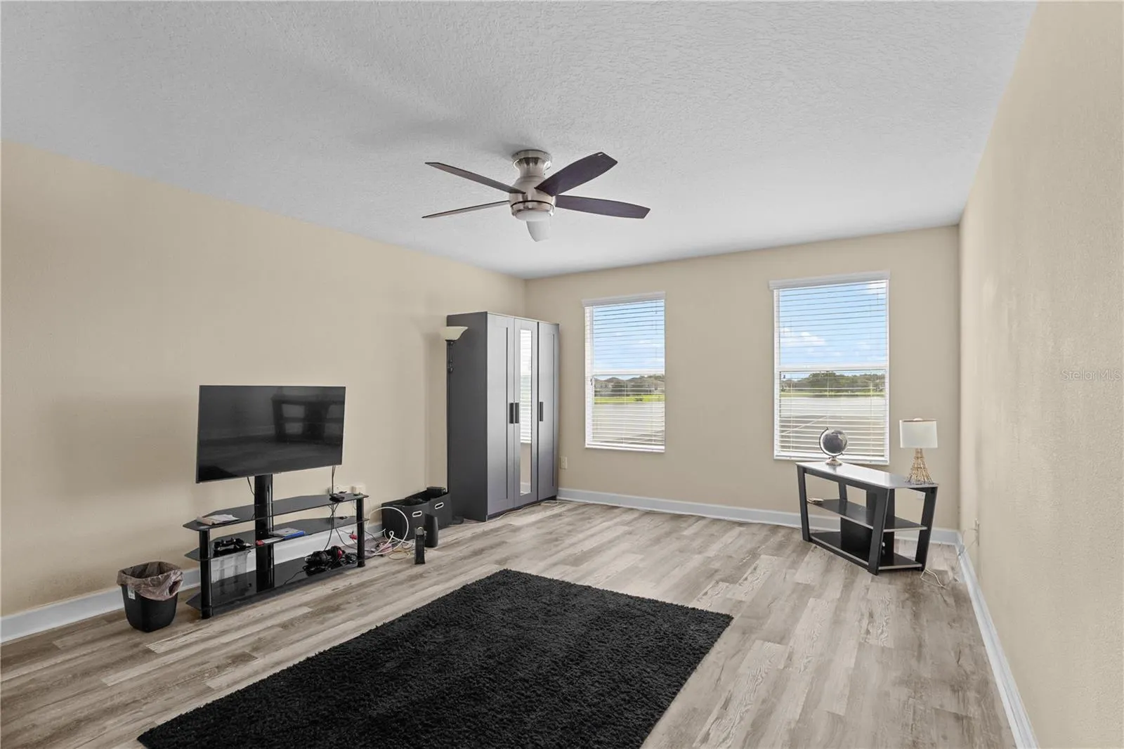 1586 THETFORD CIR