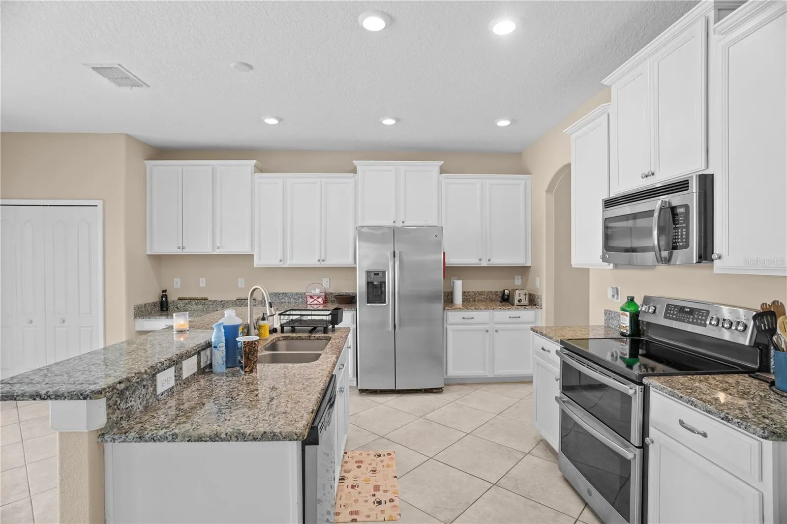 1586 THETFORD CIR