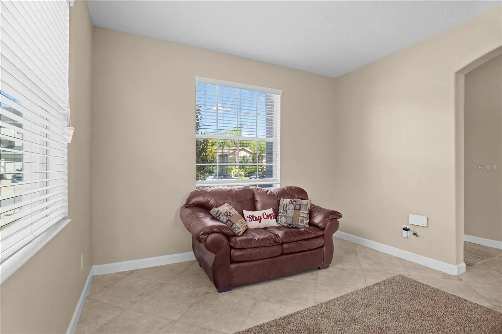 1586 THETFORD CIR