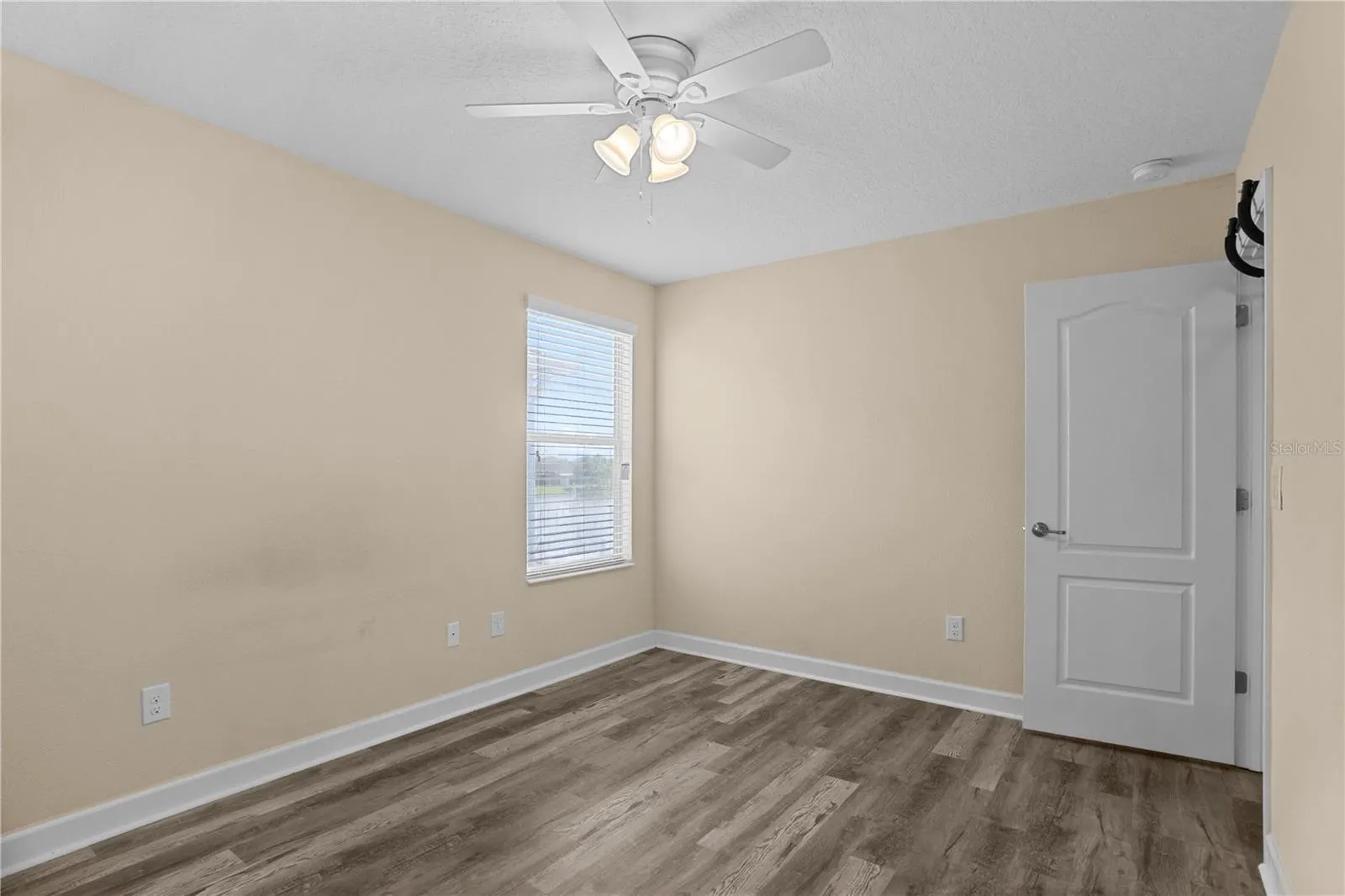 1586 THETFORD CIR