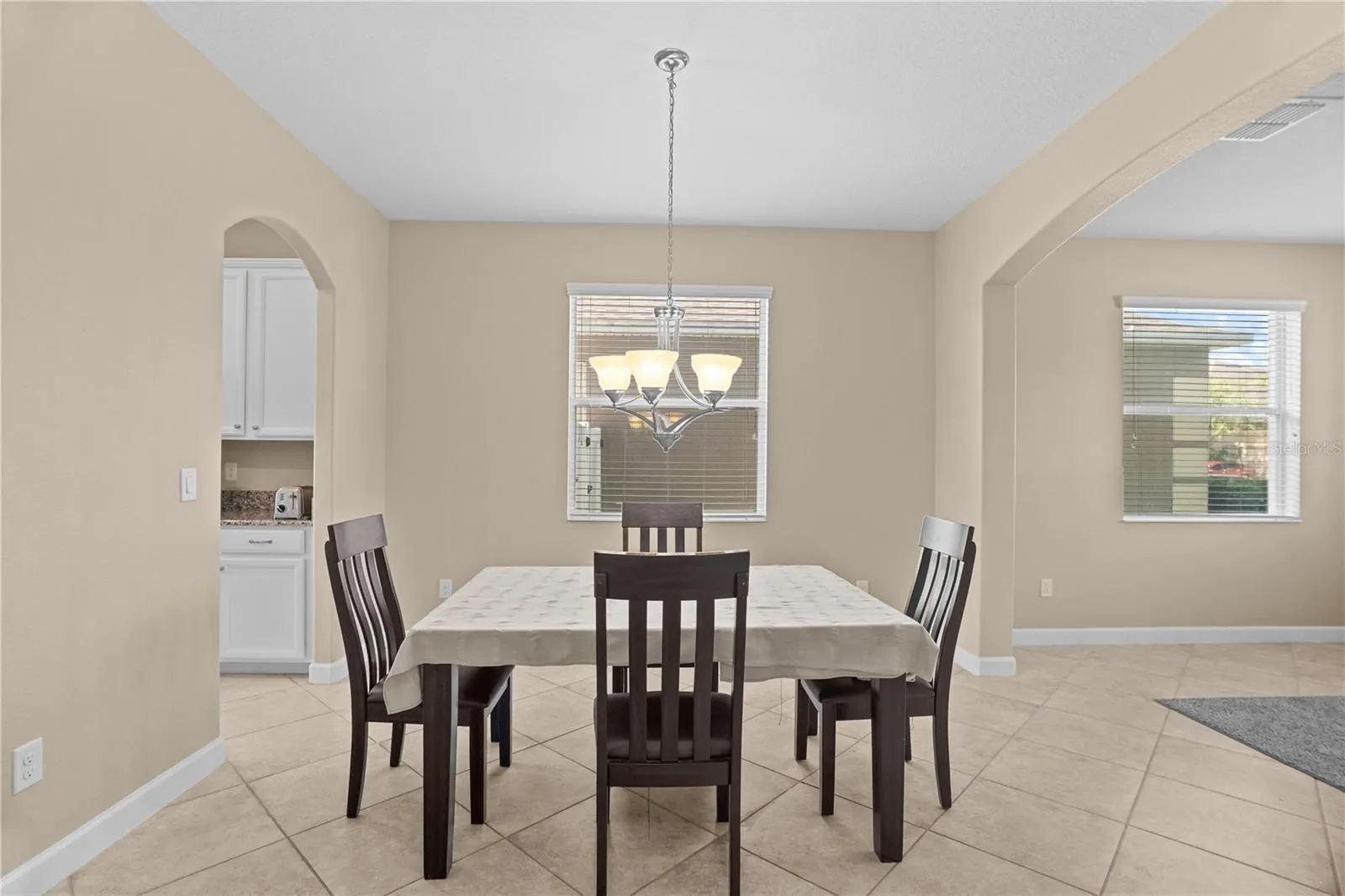 1586 THETFORD CIR