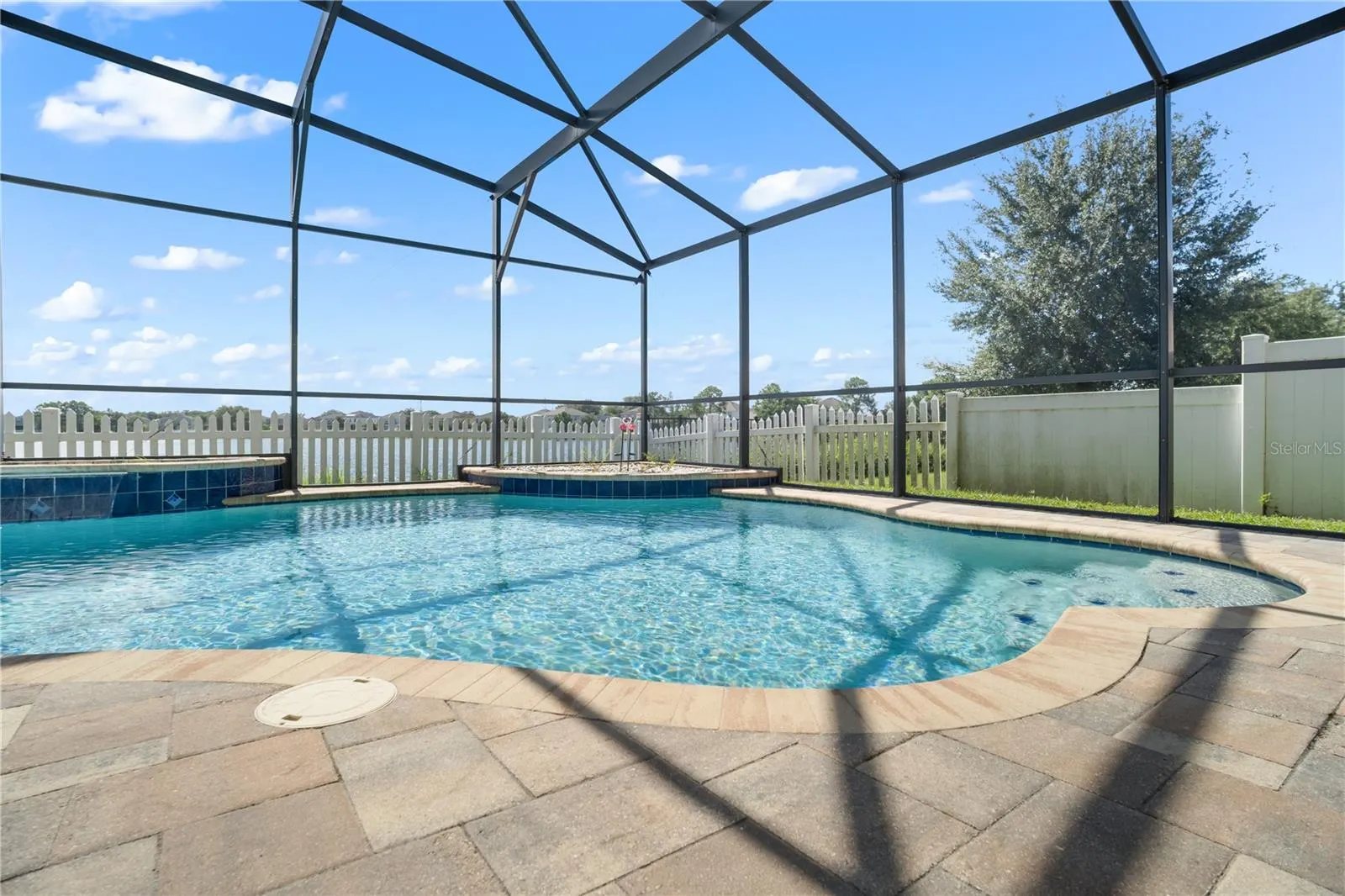 1586 THETFORD CIR
