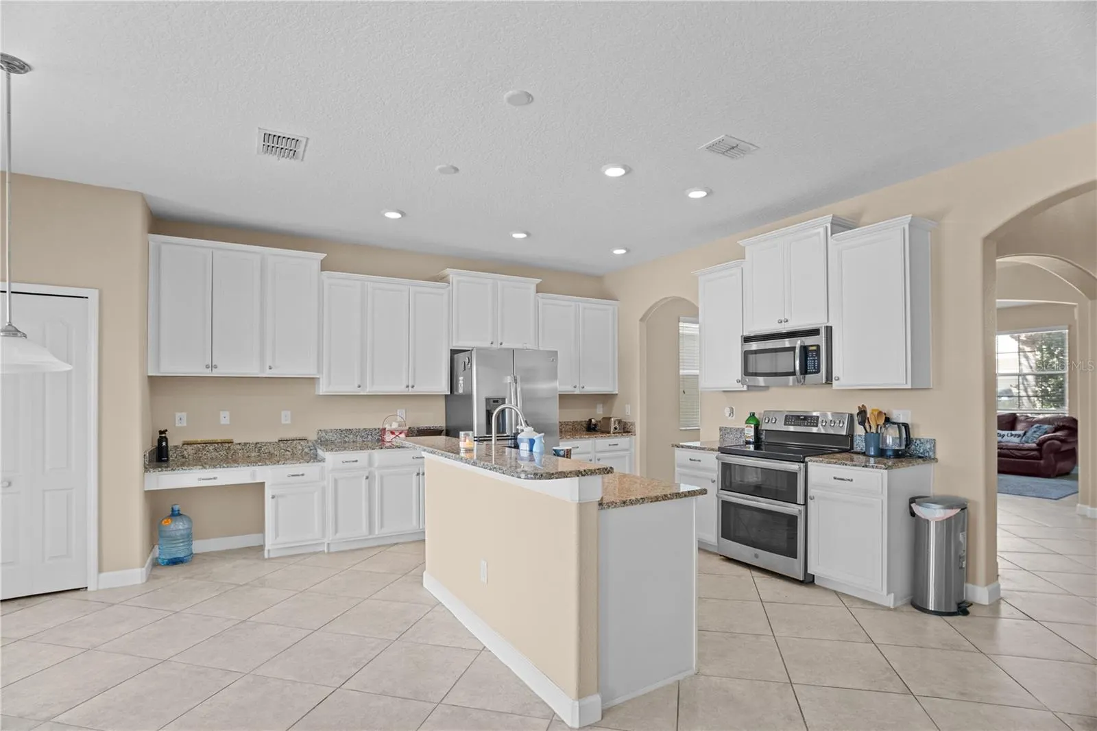 1586 THETFORD CIR