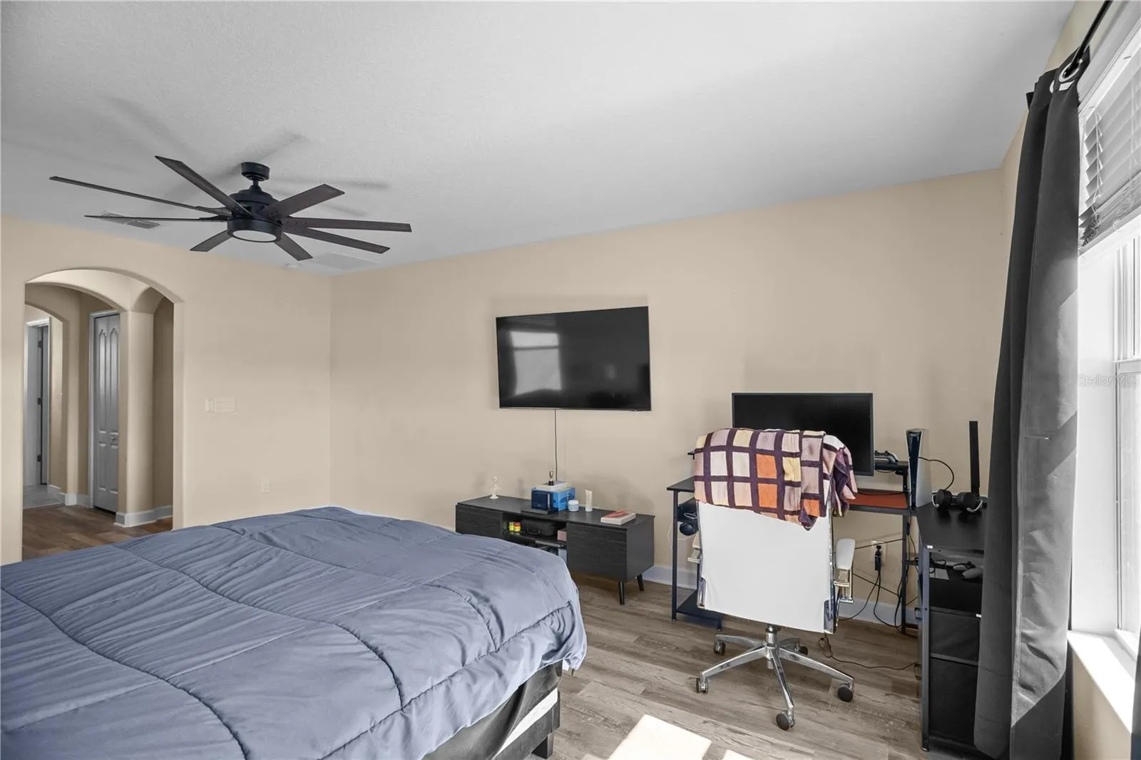 1586 THETFORD CIR