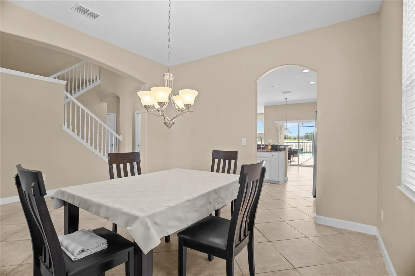 1586 THETFORD CIR