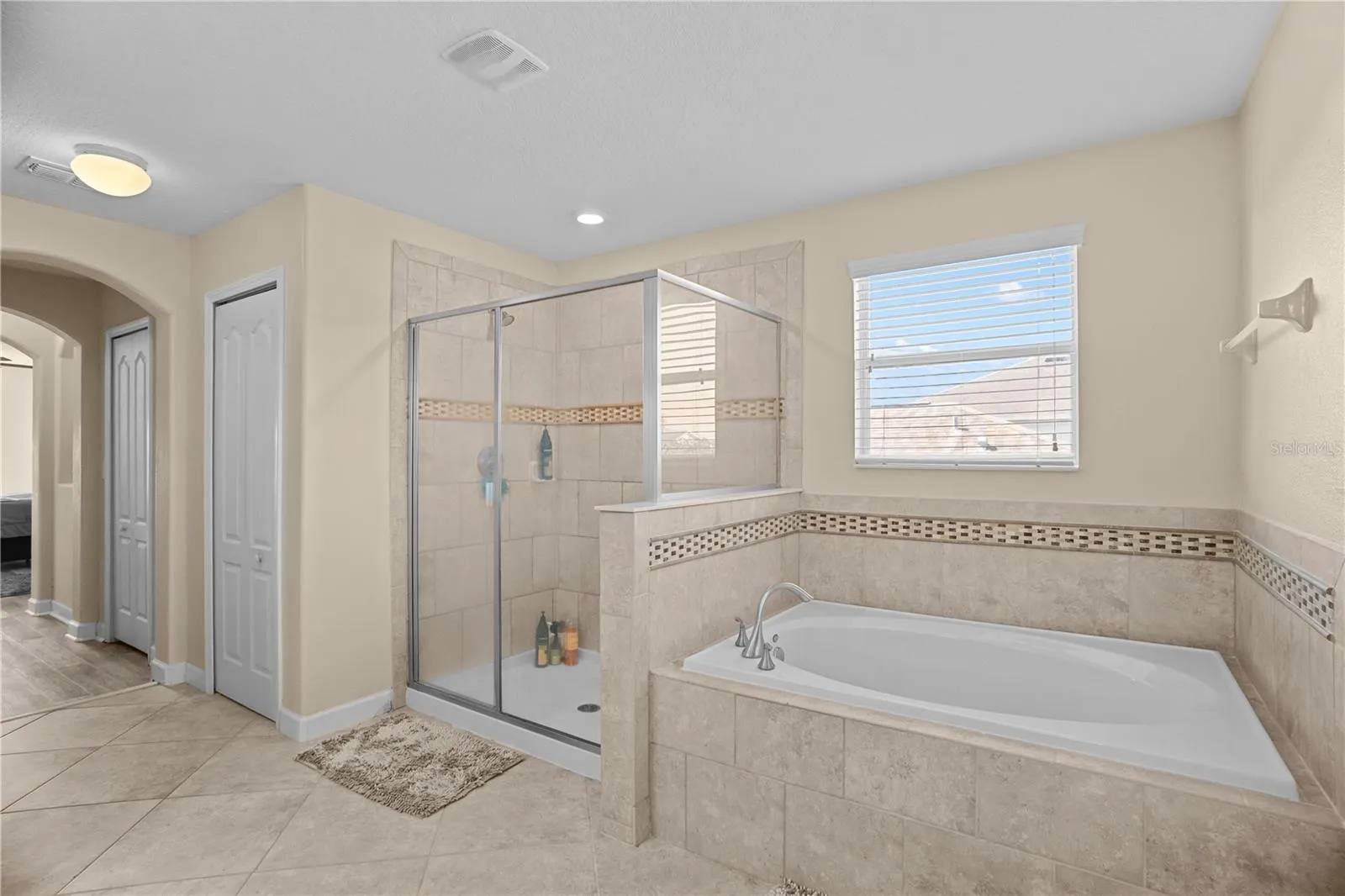 1586 THETFORD CIR