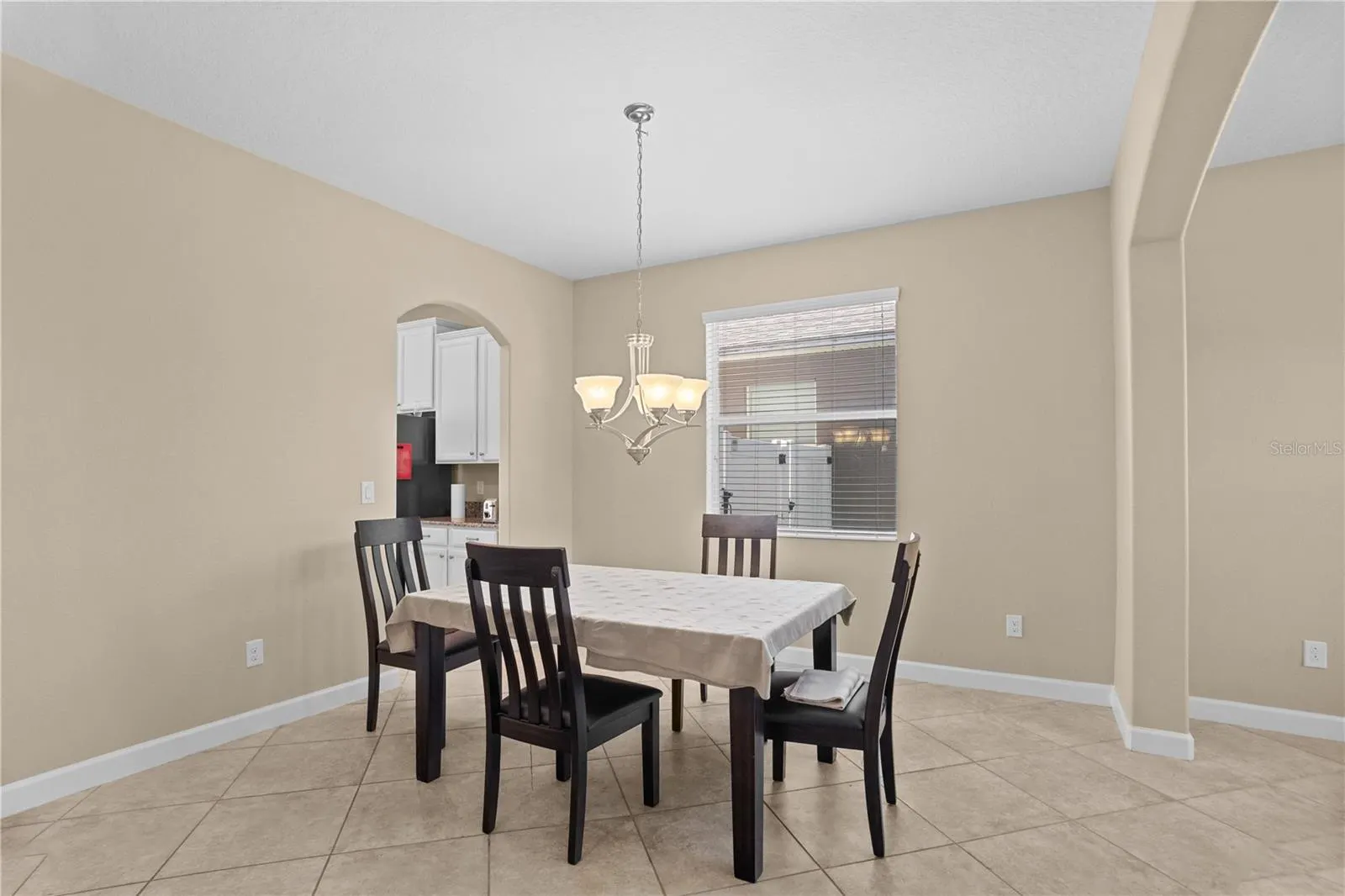 1586 THETFORD CIR