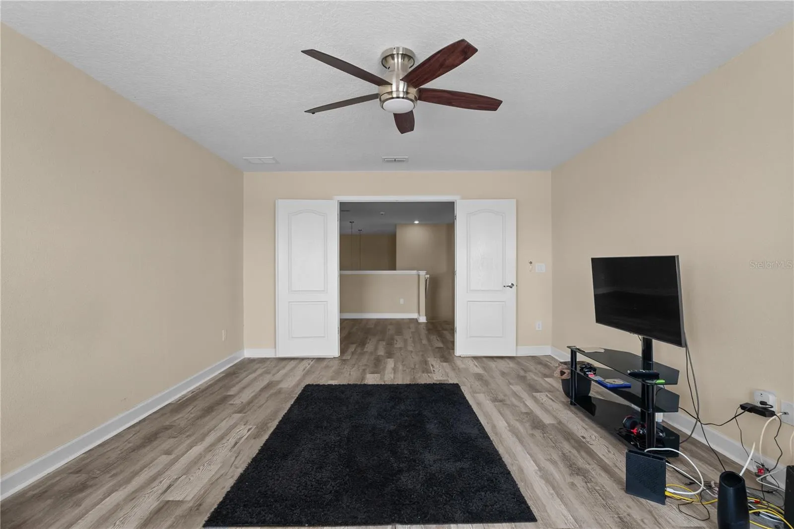 1586 THETFORD CIR