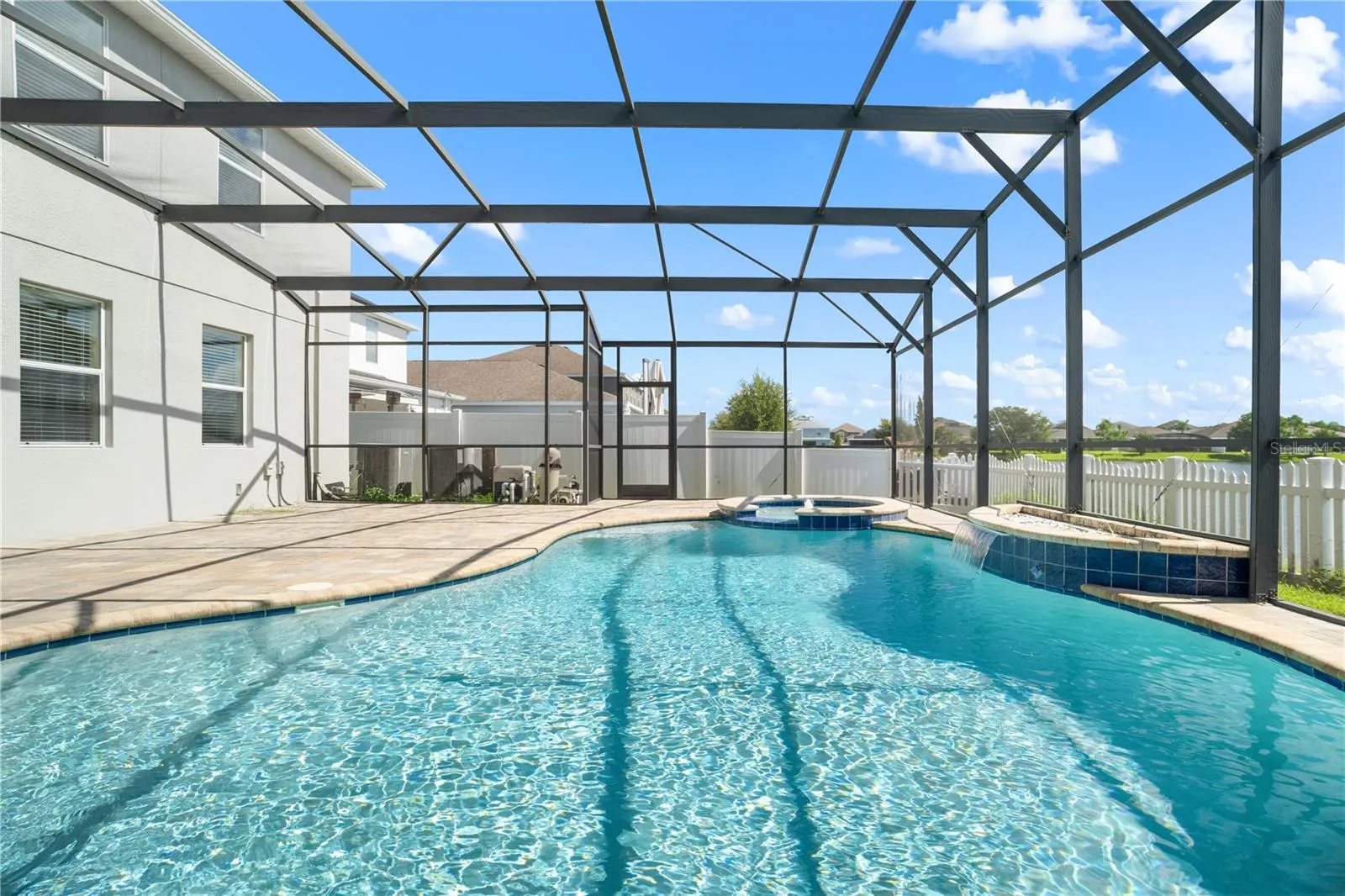 1586 THETFORD CIR