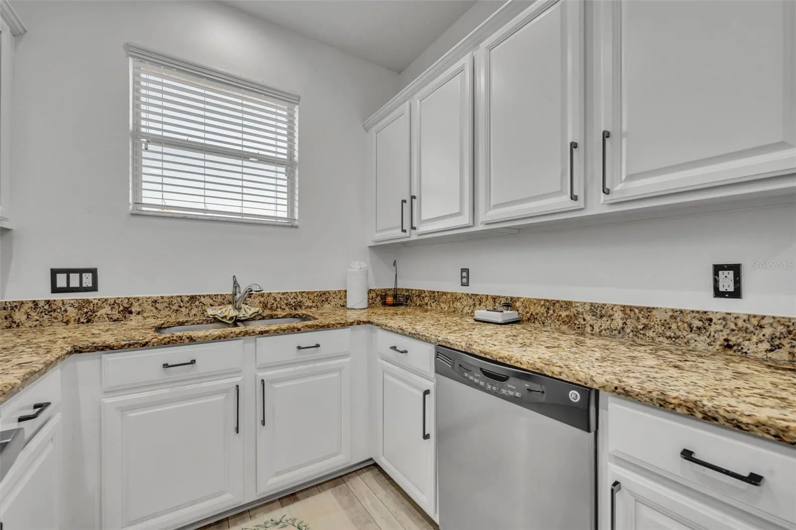 2829 ADELAIDE CT
