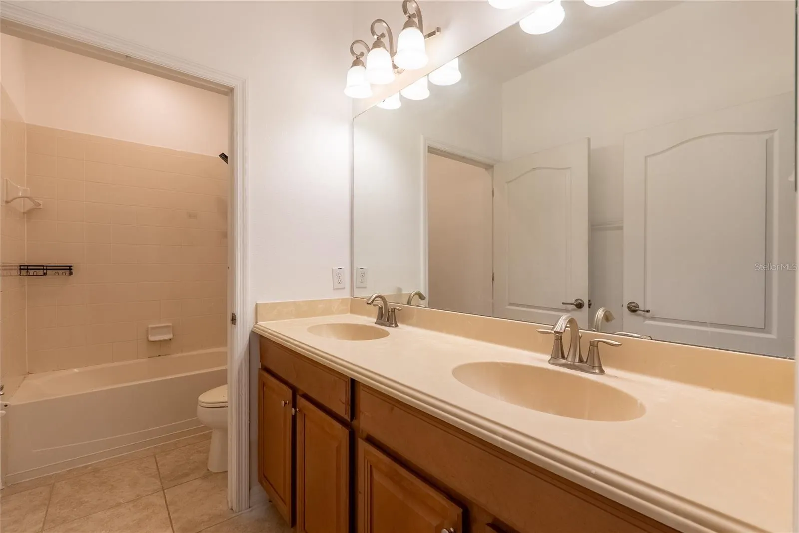 2336 CROSSTON CIR