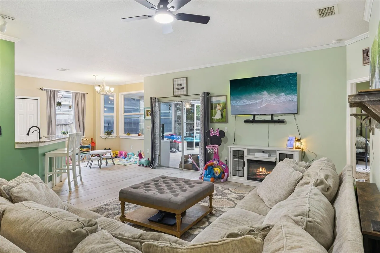227 TIFFANY LOOP