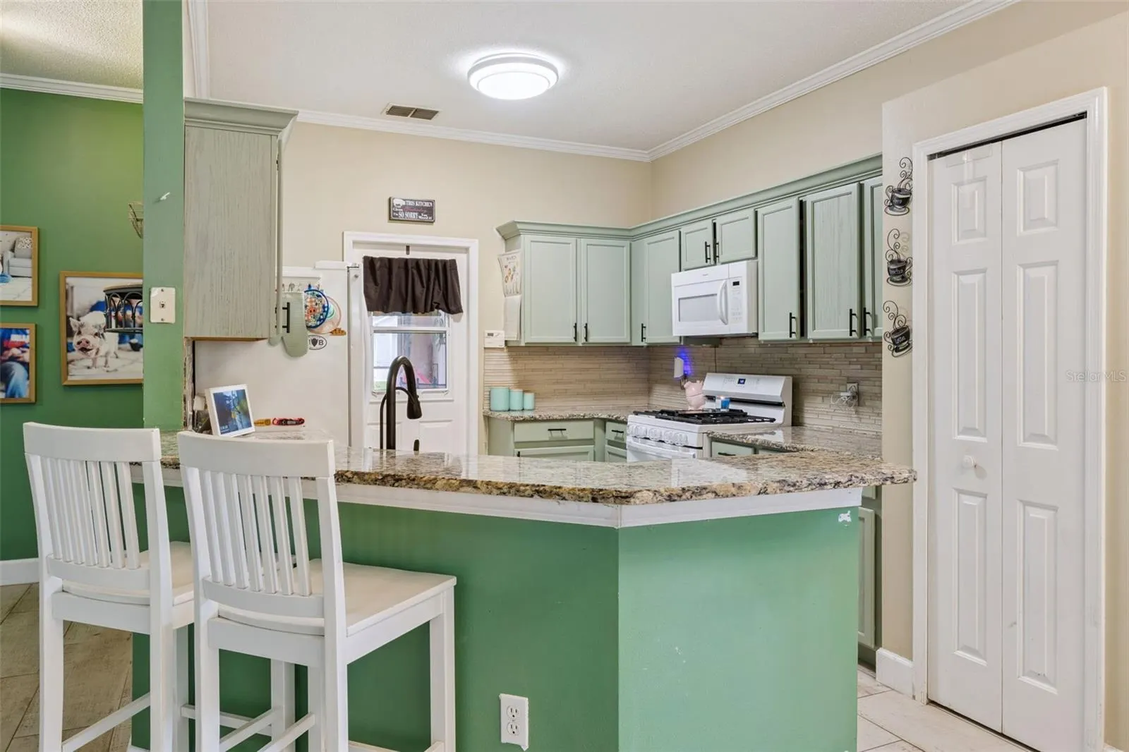 227 TIFFANY LOOP