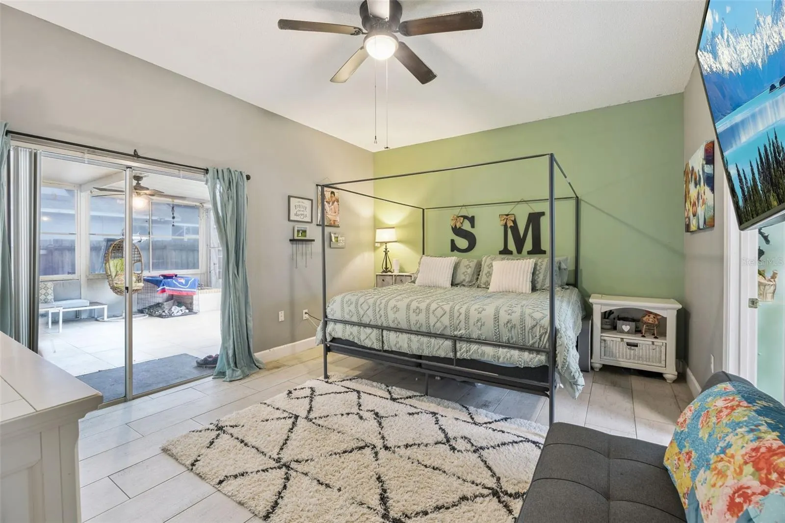 227 TIFFANY LOOP