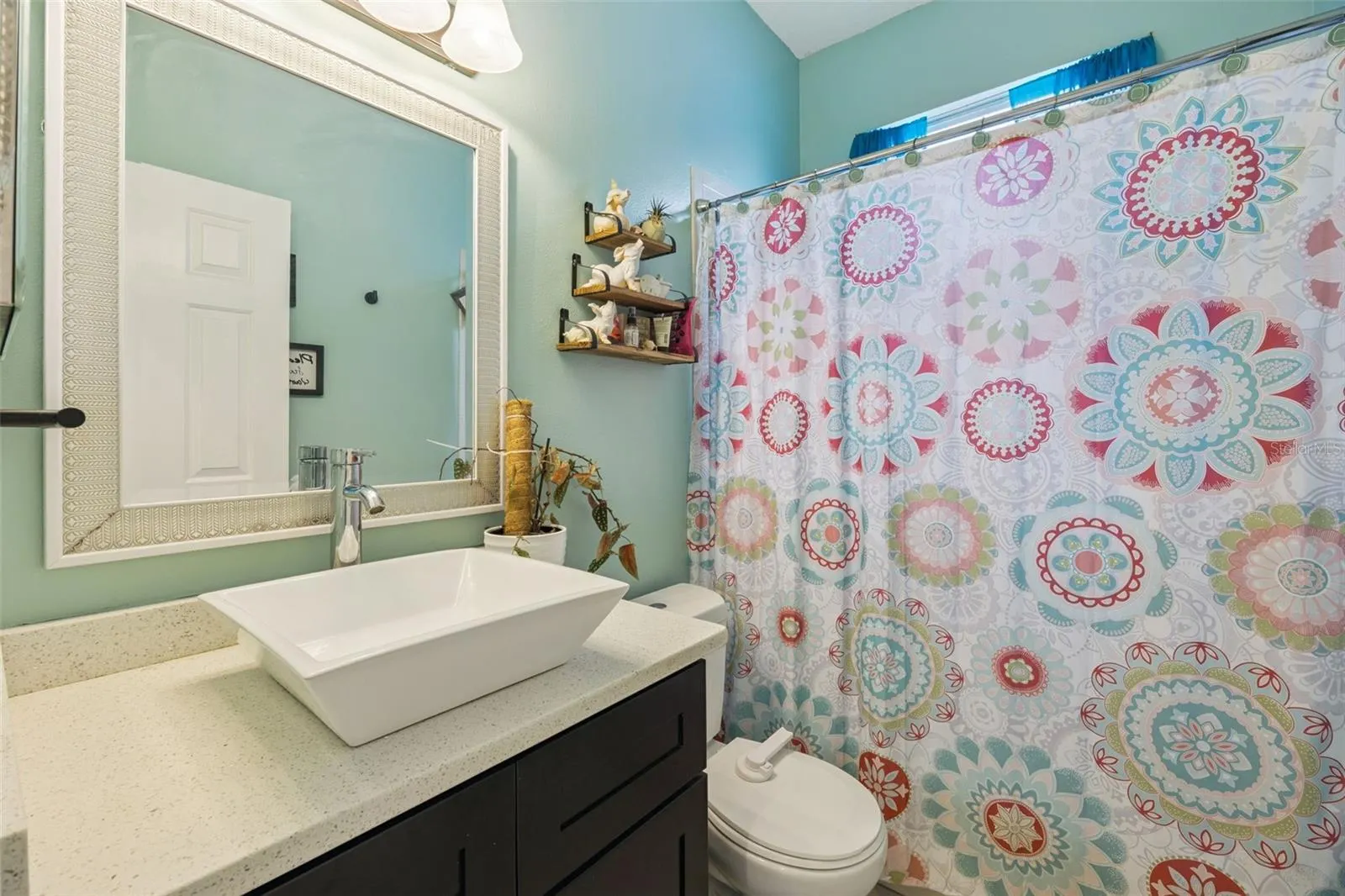 227 TIFFANY LOOP