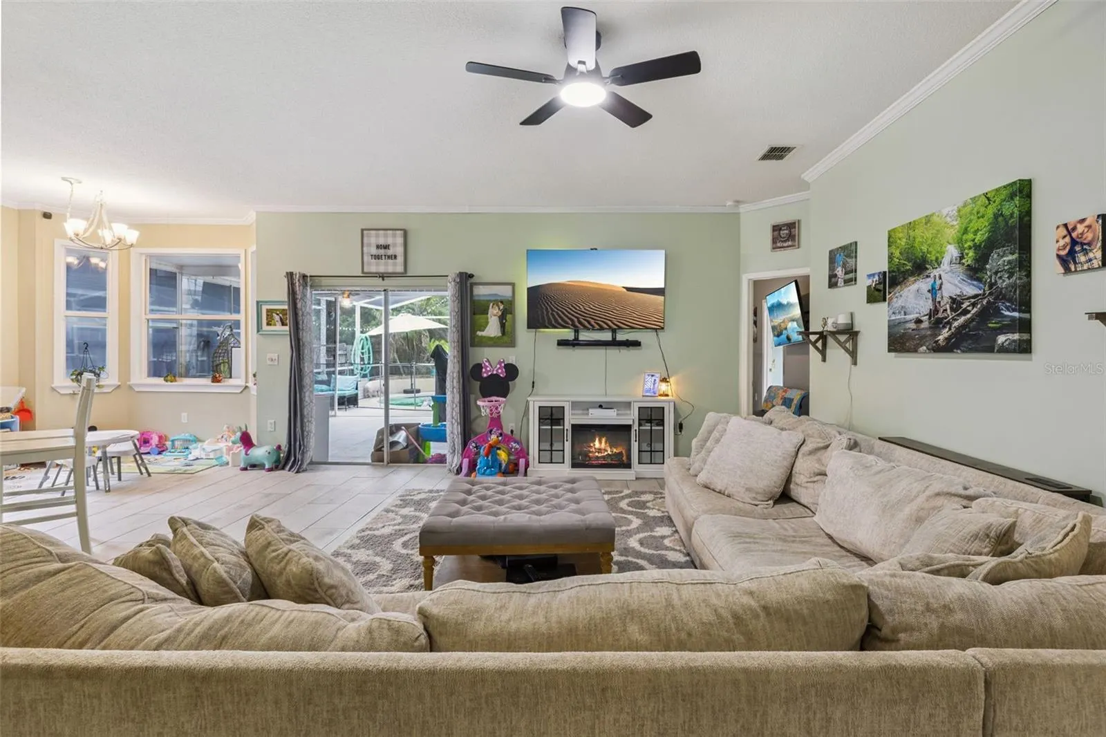227 TIFFANY LOOP