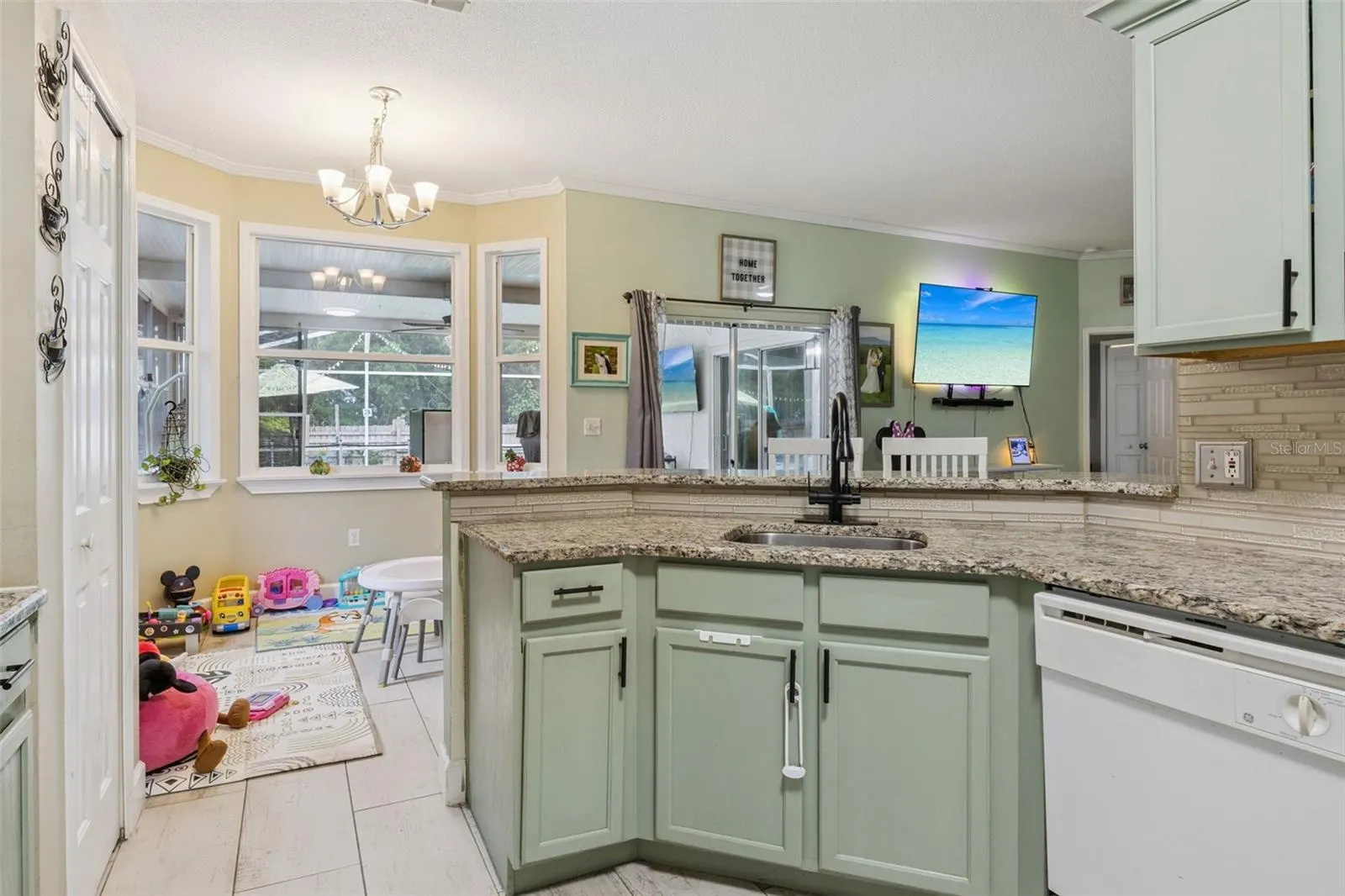 227 TIFFANY LOOP