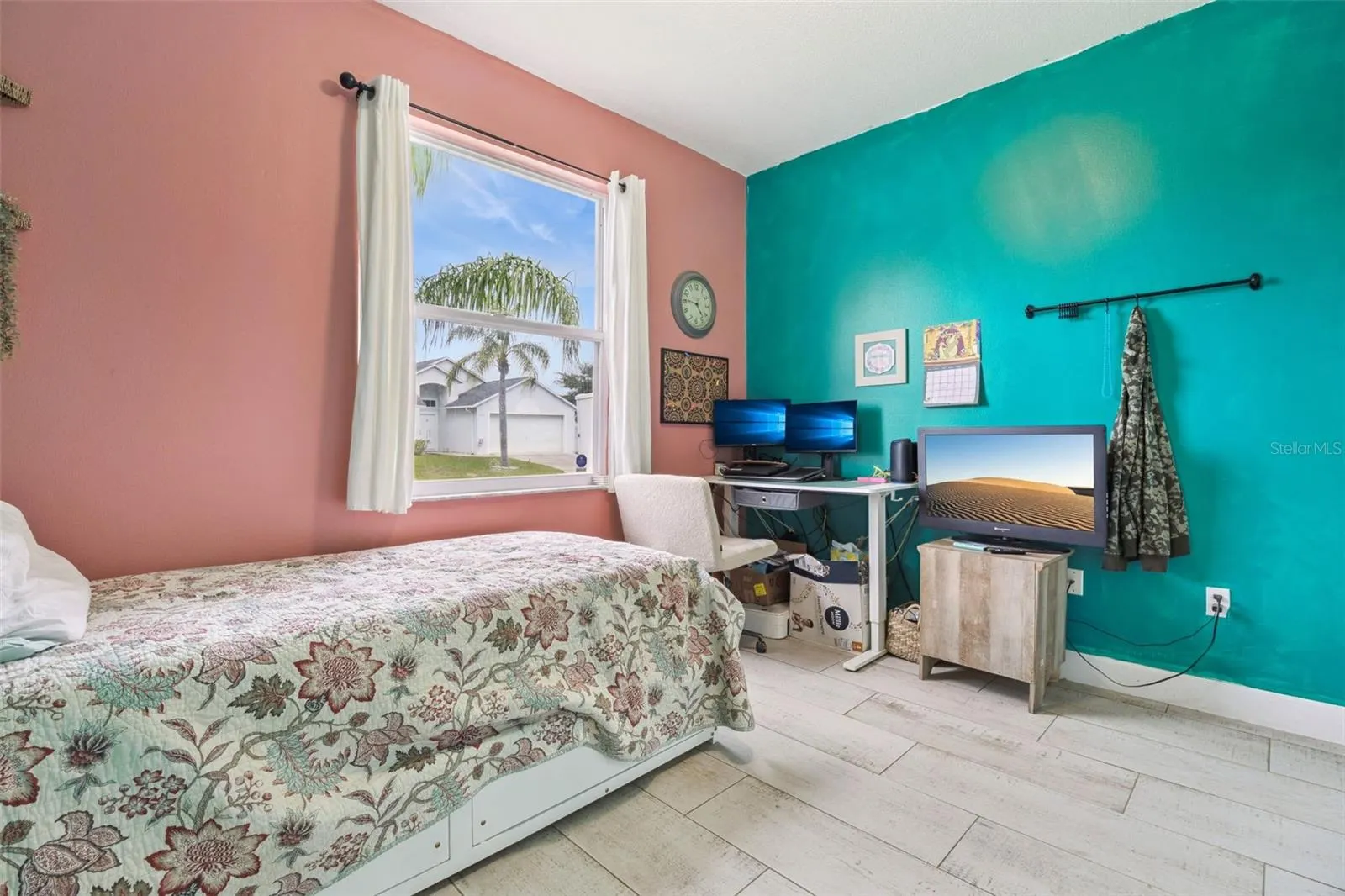 227 TIFFANY LOOP