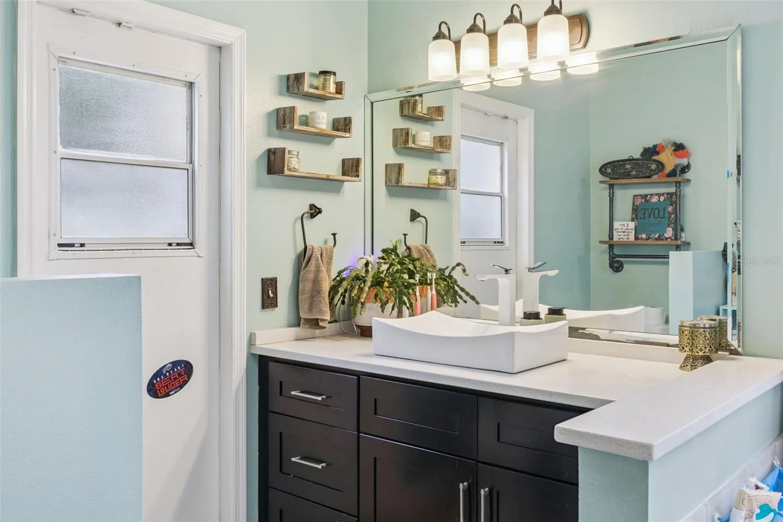 227 TIFFANY LOOP