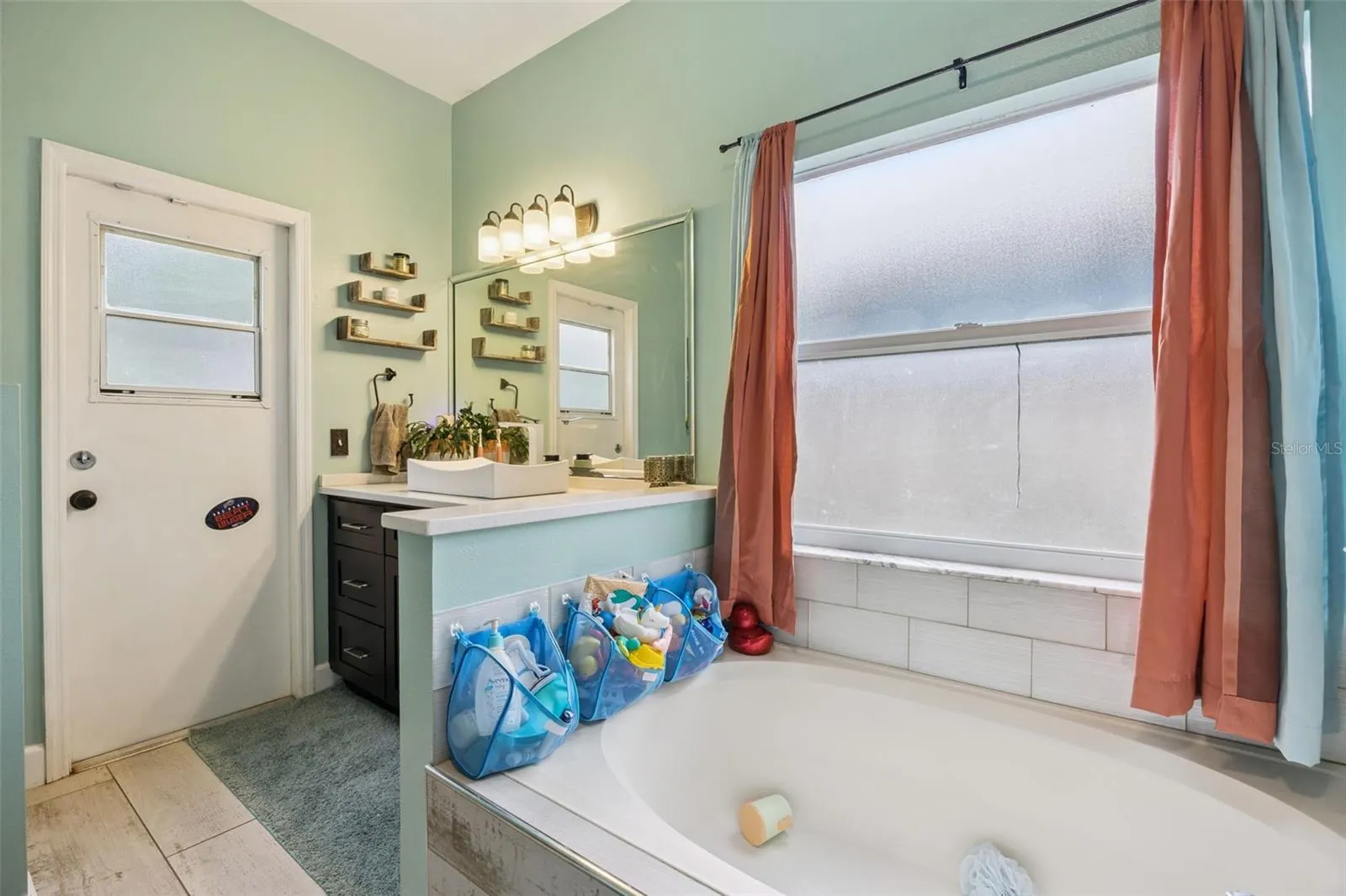 227 TIFFANY LOOP