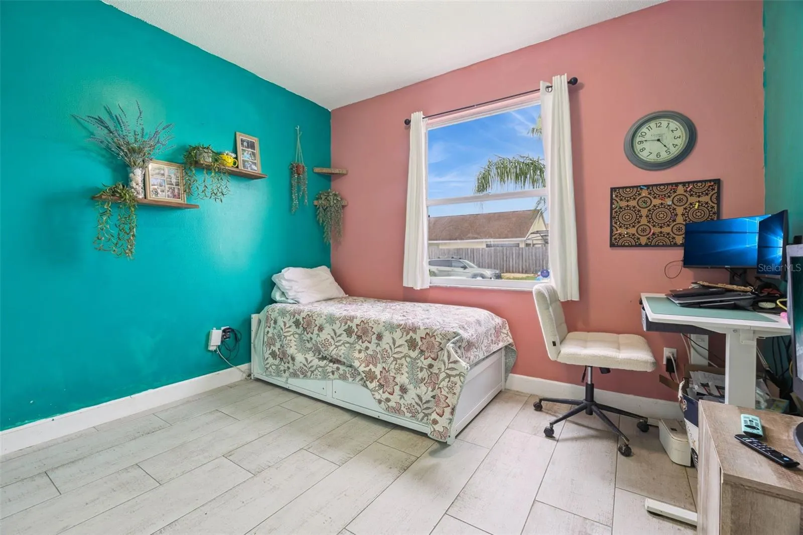 227 TIFFANY LOOP