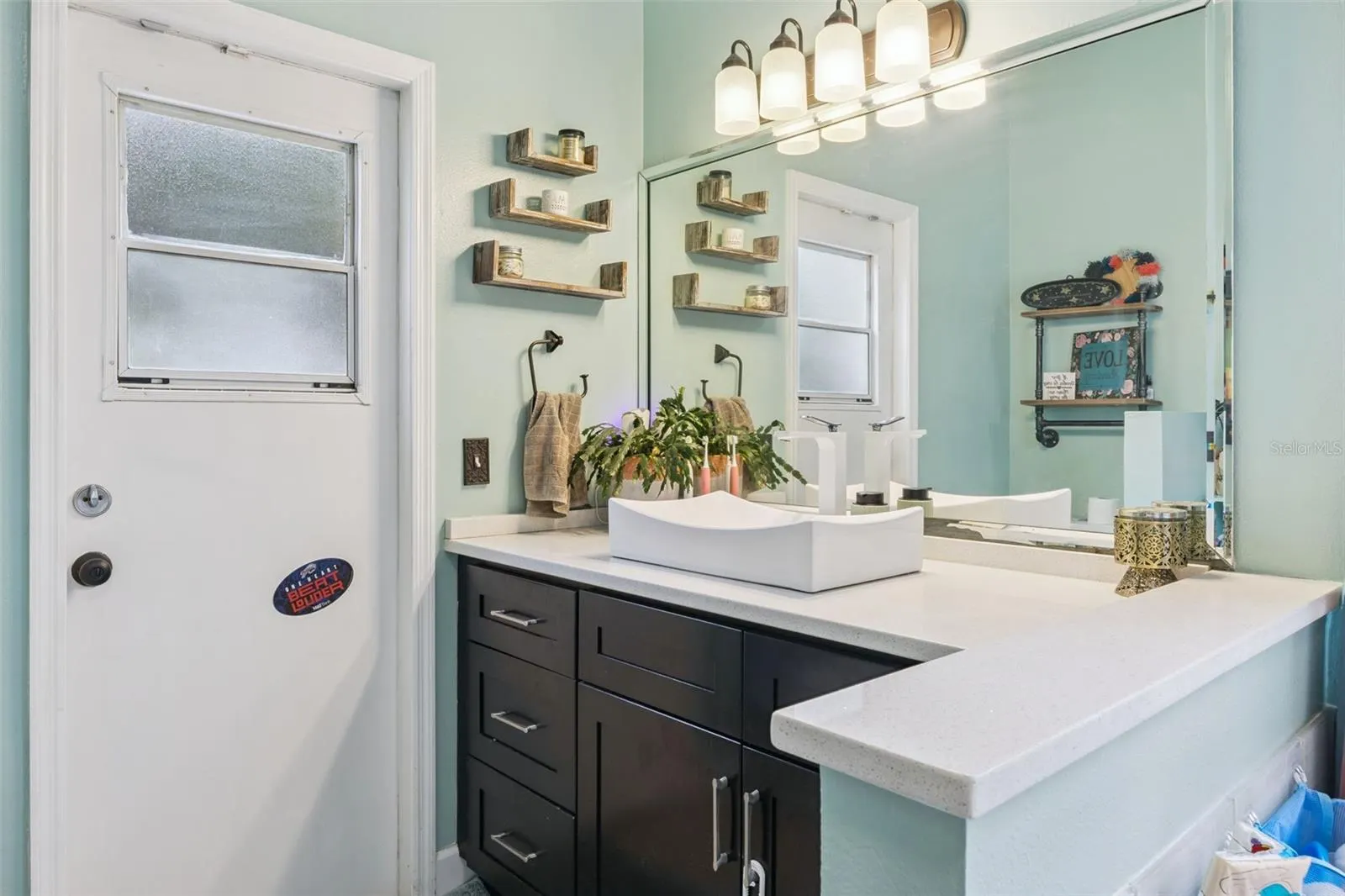 227 TIFFANY LOOP