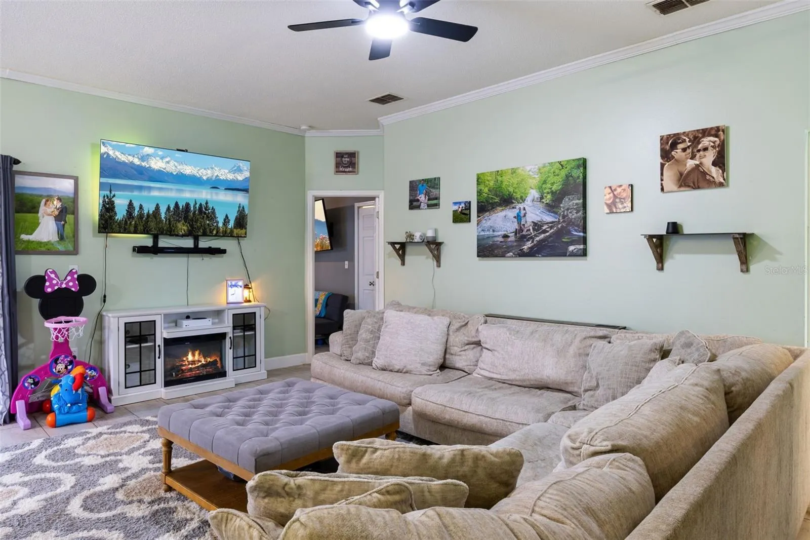 227 TIFFANY LOOP