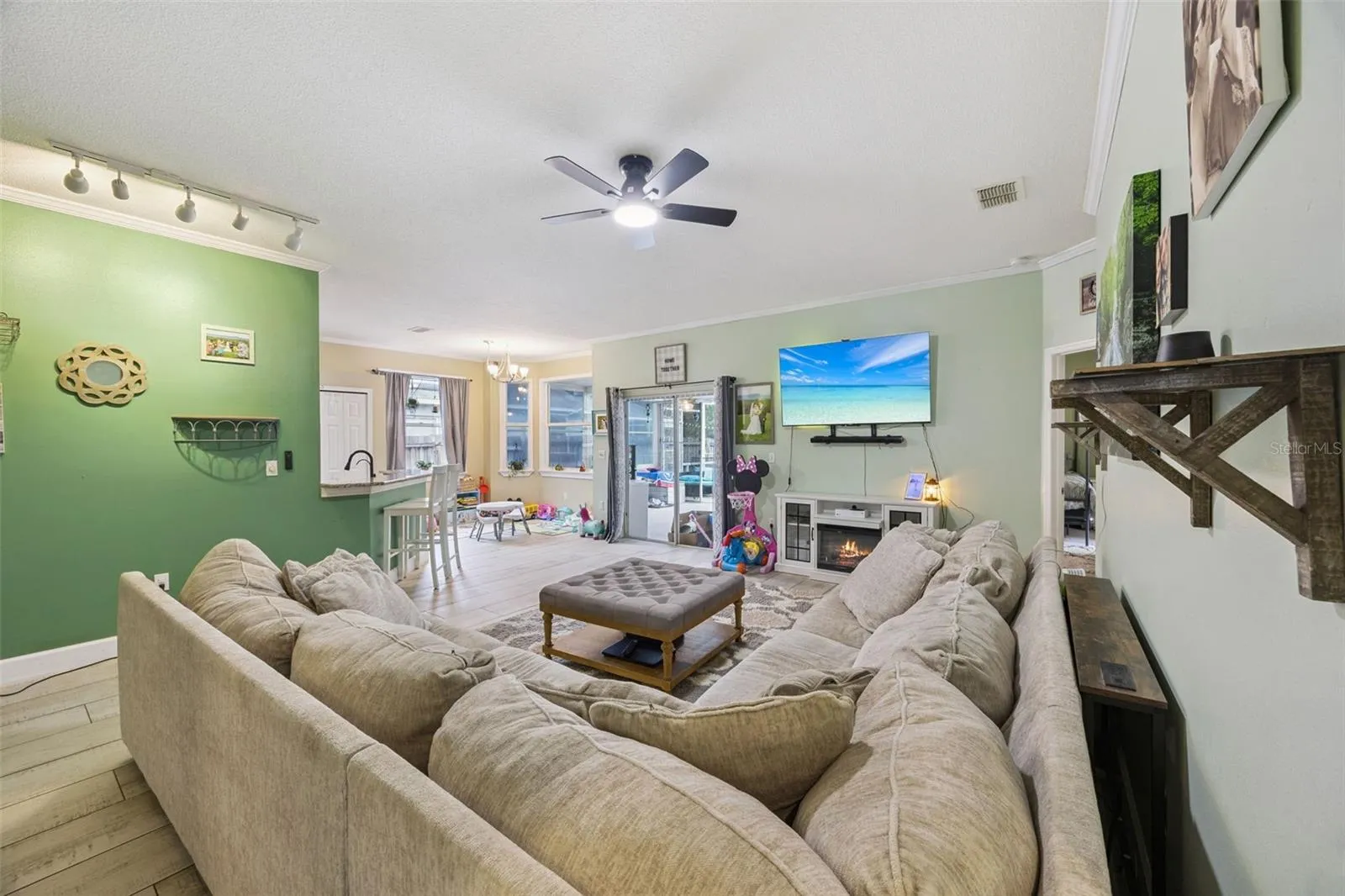 227 TIFFANY LOOP