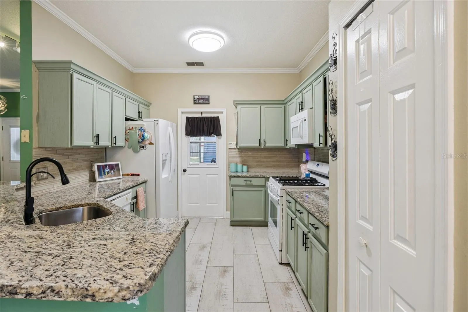 227 TIFFANY LOOP
