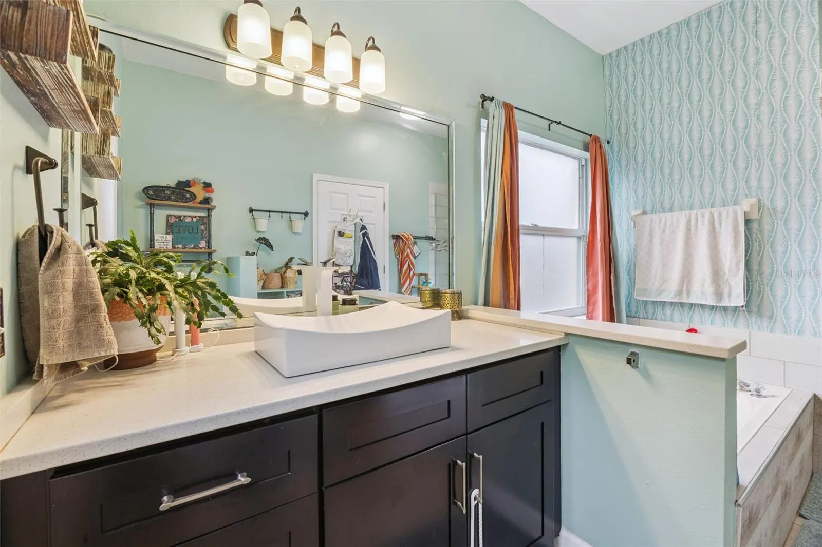 227 TIFFANY LOOP