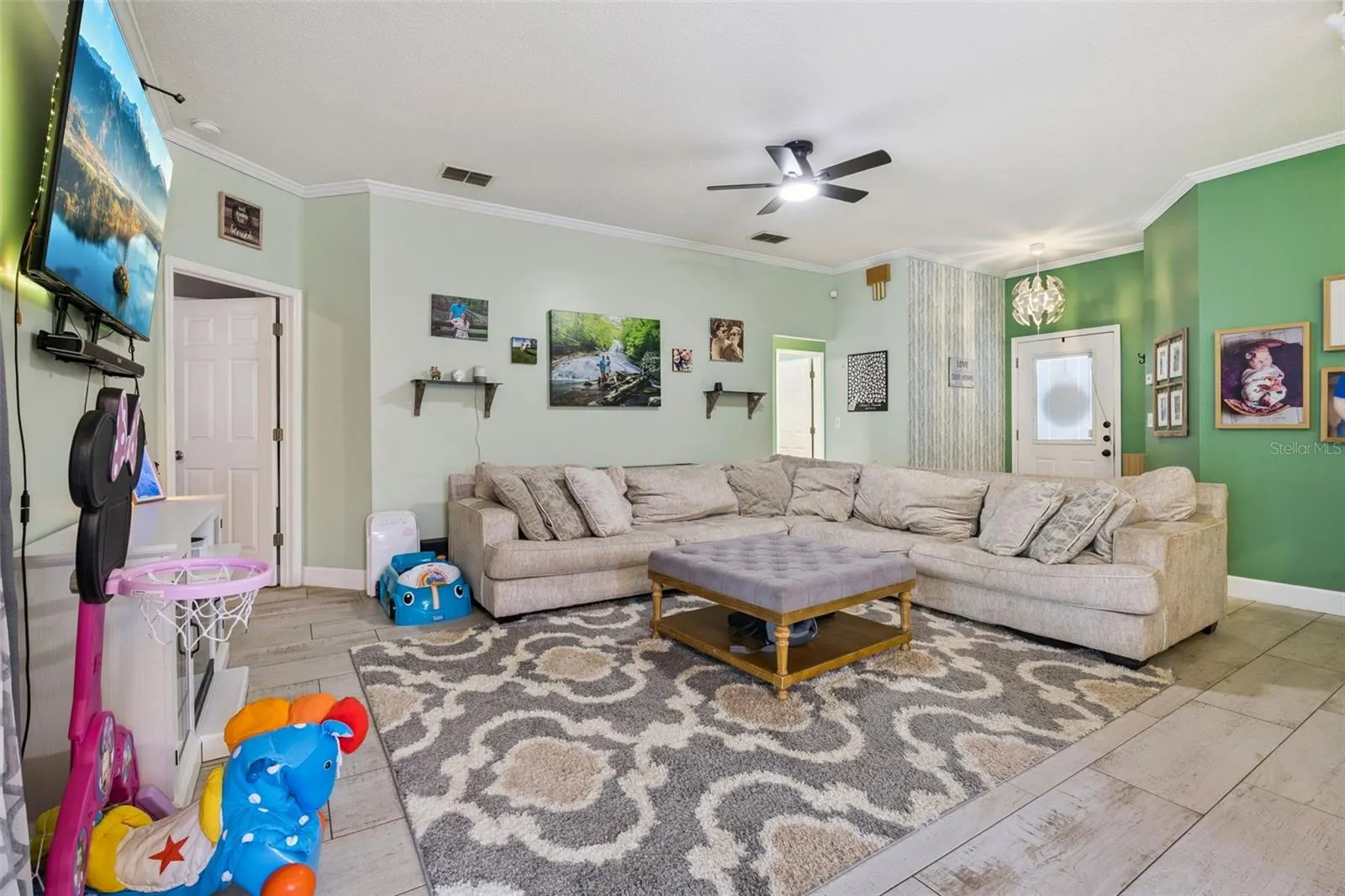 227 TIFFANY LOOP
