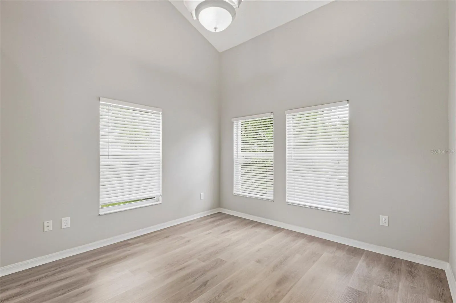 9006 DIXIANA VILLA CIR