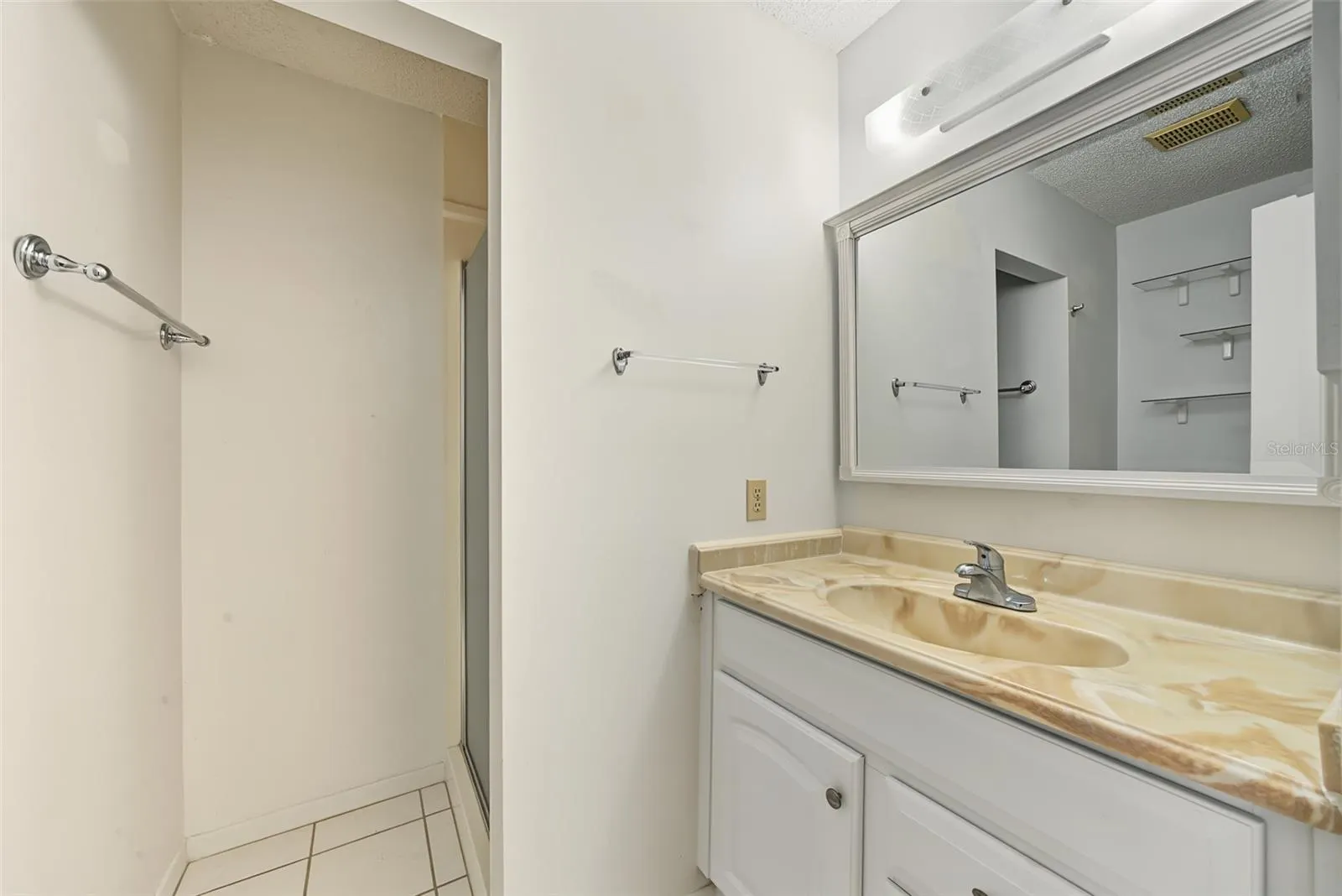 37 JASMINE ST