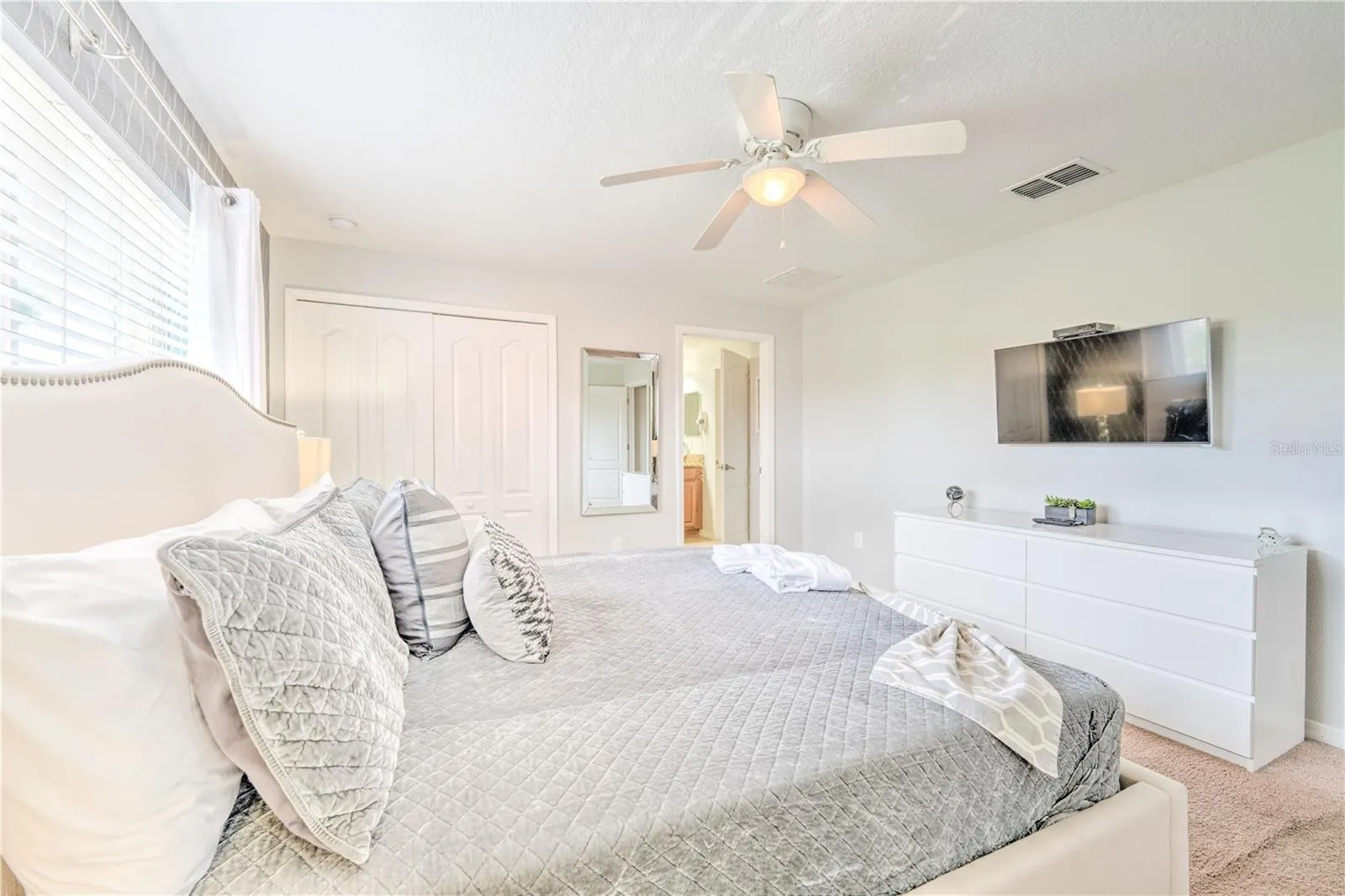 8961 BISMARCK PALM RD