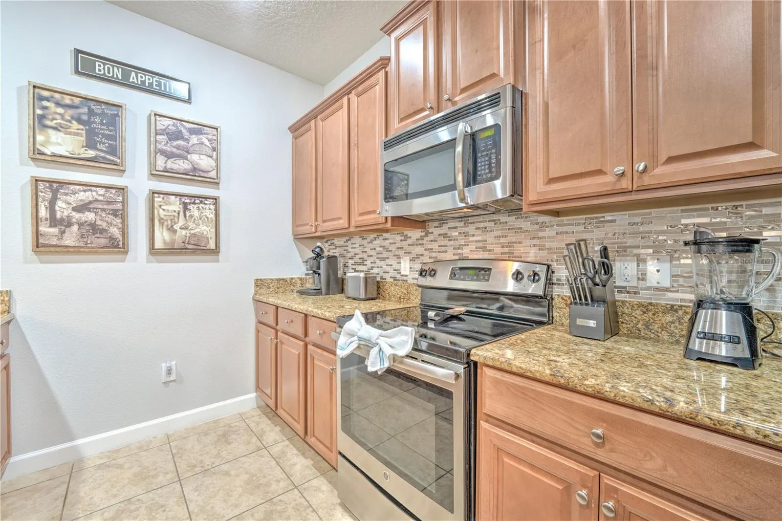 8961 BISMARCK PALM RD