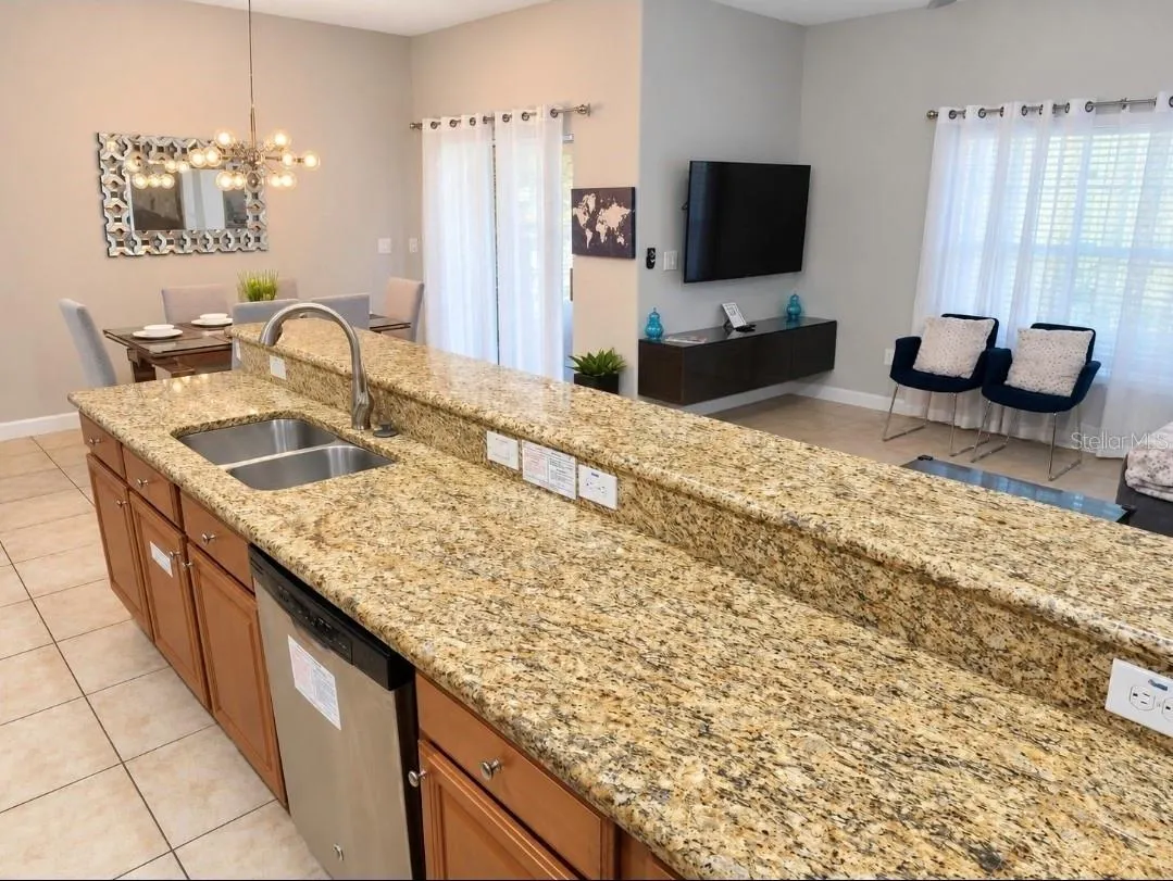 8961 BISMARCK PALM RD