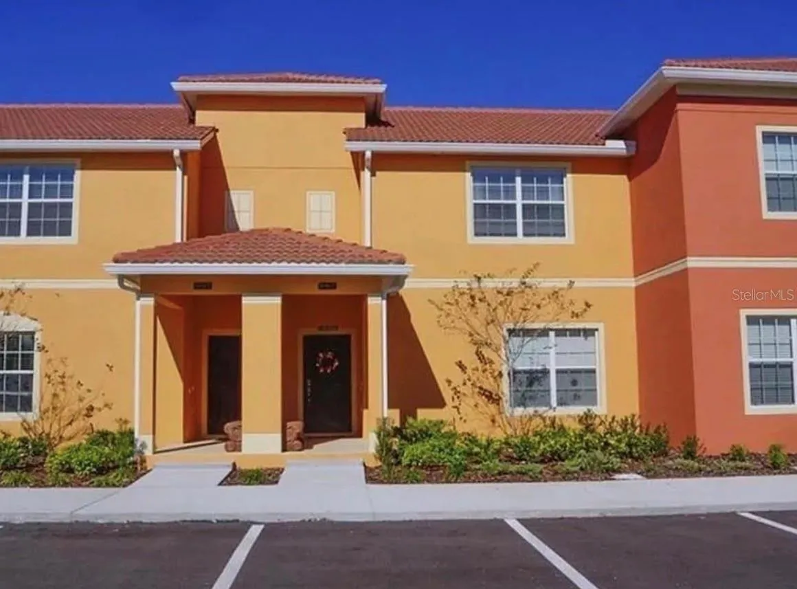 8961 BISMARCK PALM RD