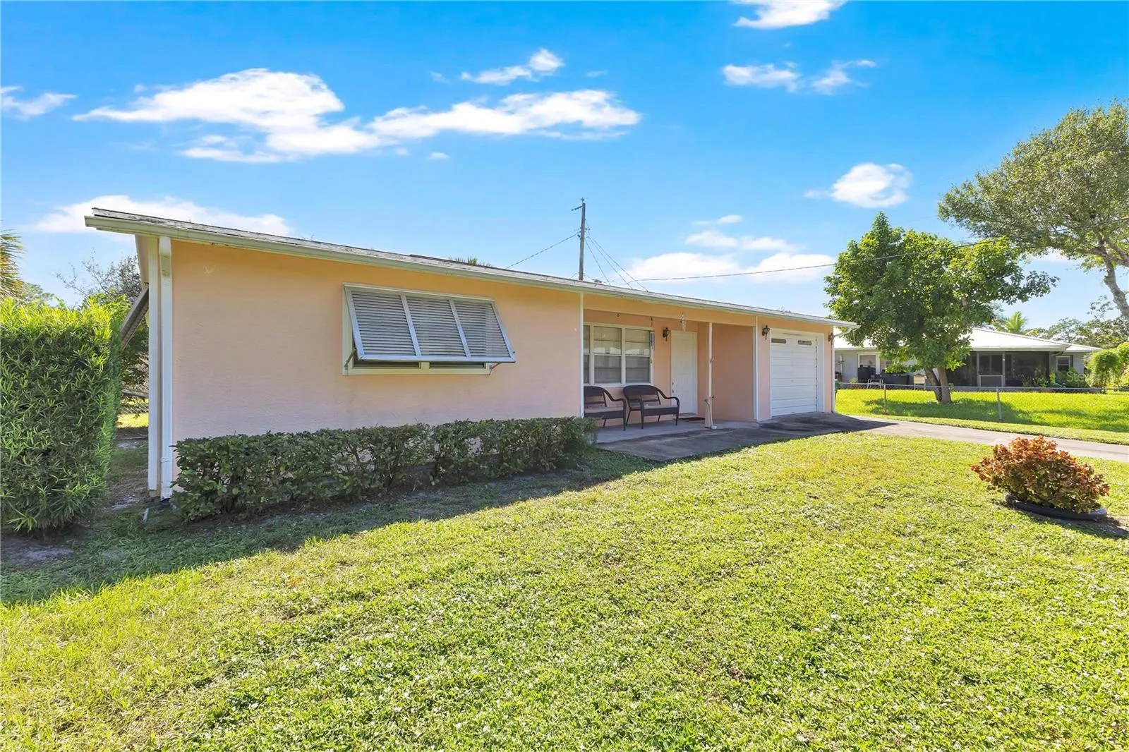867 FLORALAND AVE