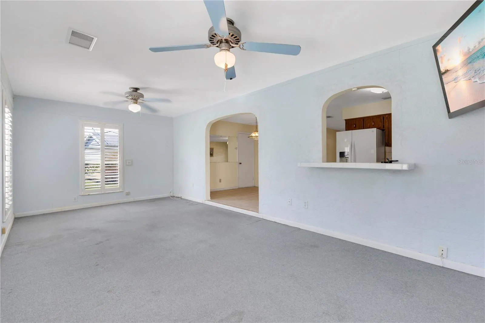 867 FLORALAND AVE