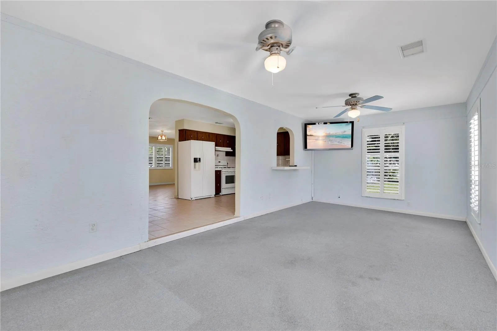 867 FLORALAND AVE
