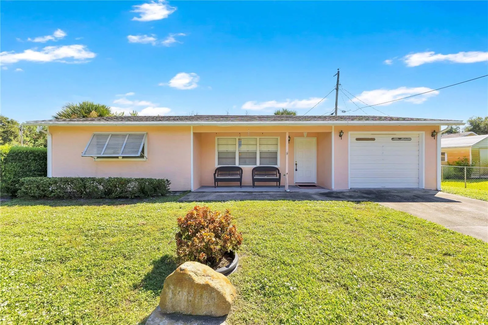 867 FLORALAND AVE