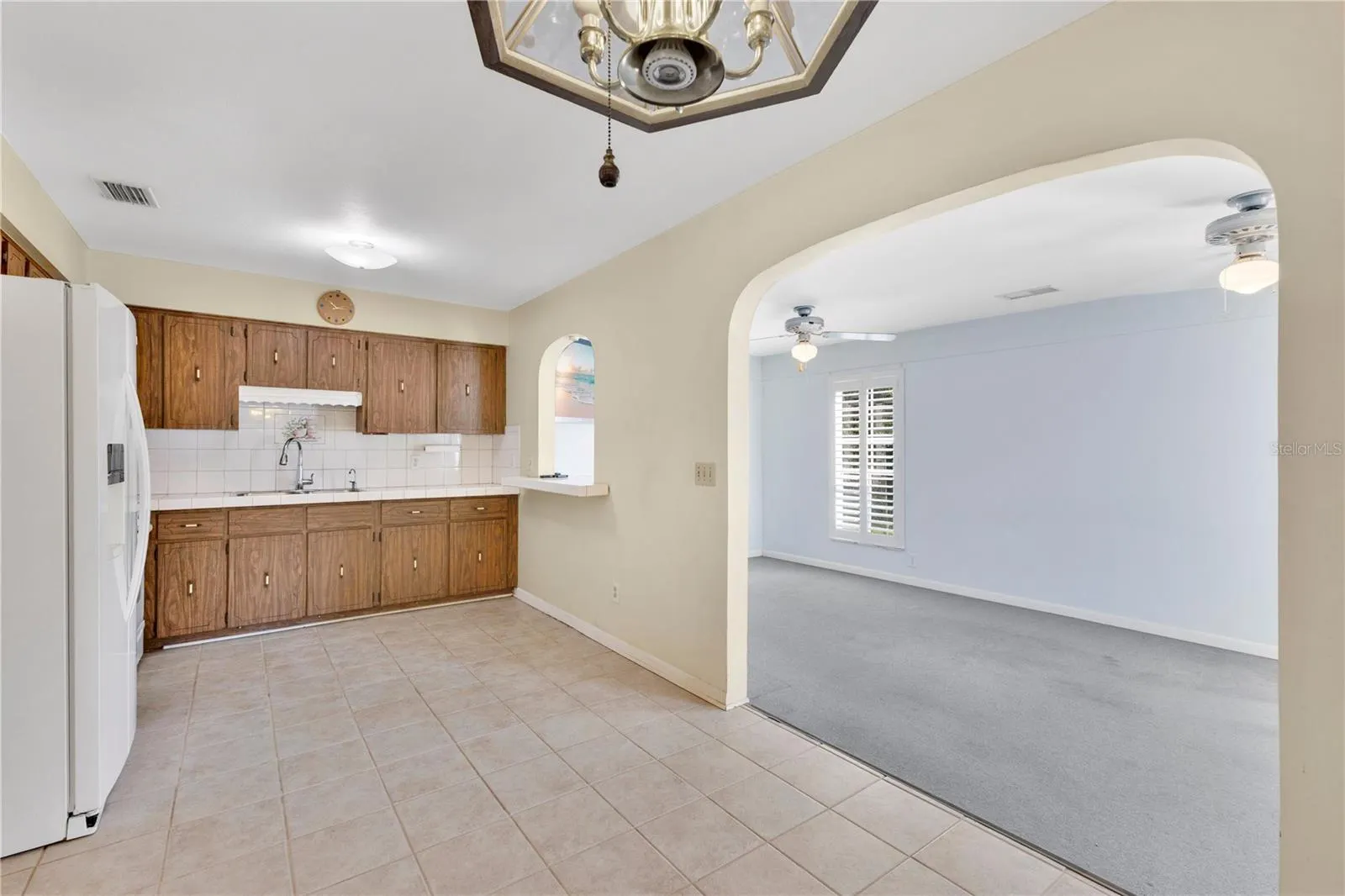 867 FLORALAND AVE
