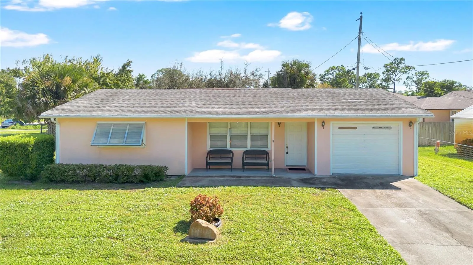 867 FLORALAND AVE