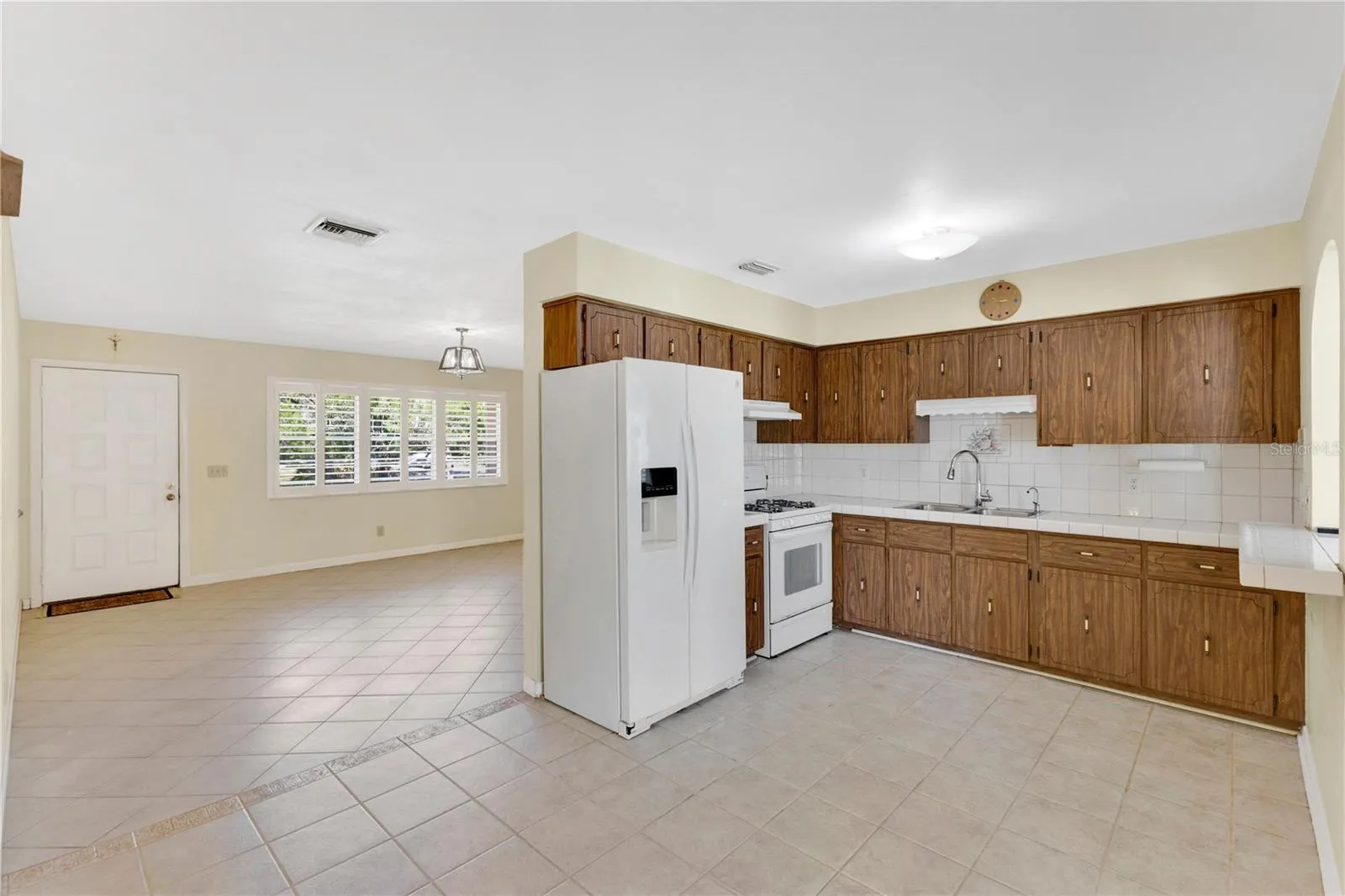 867 FLORALAND AVE