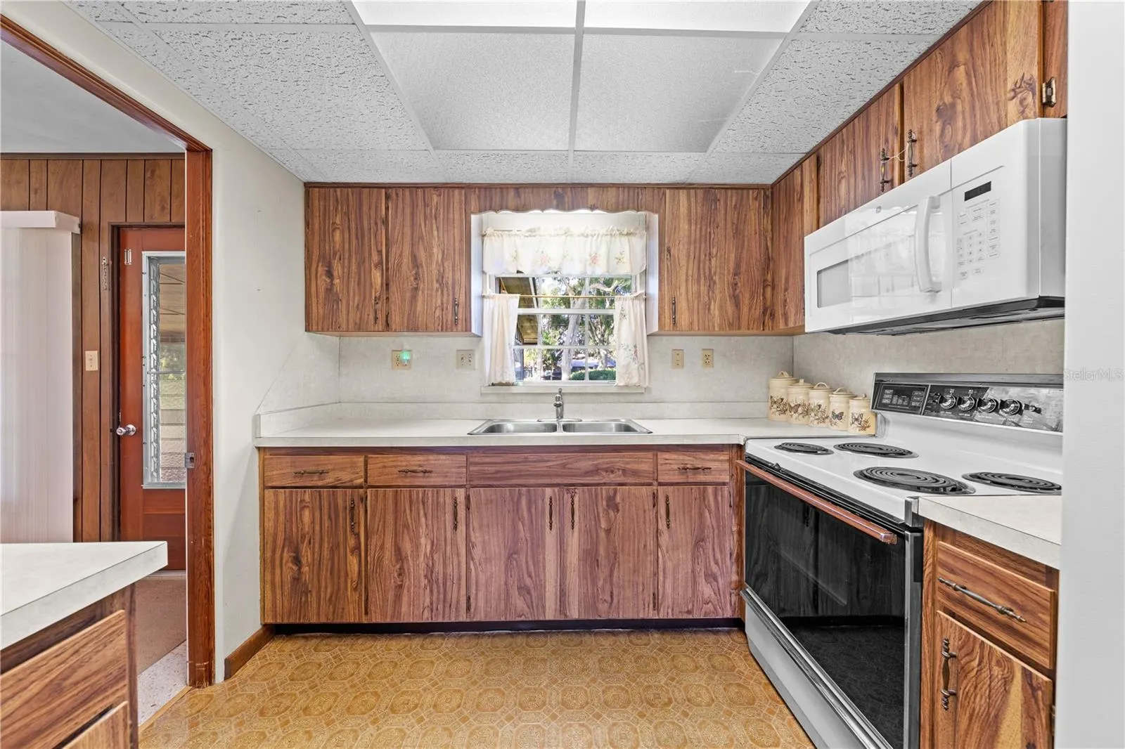 800 AULTMAN RD