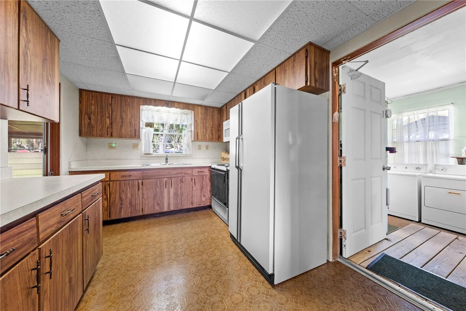 800 AULTMAN RD