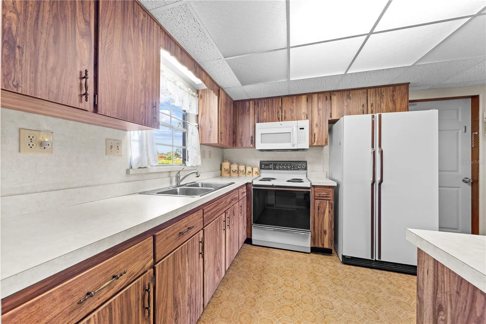 800 AULTMAN RD