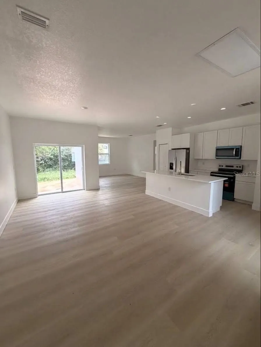 504 E RIVIERA ST