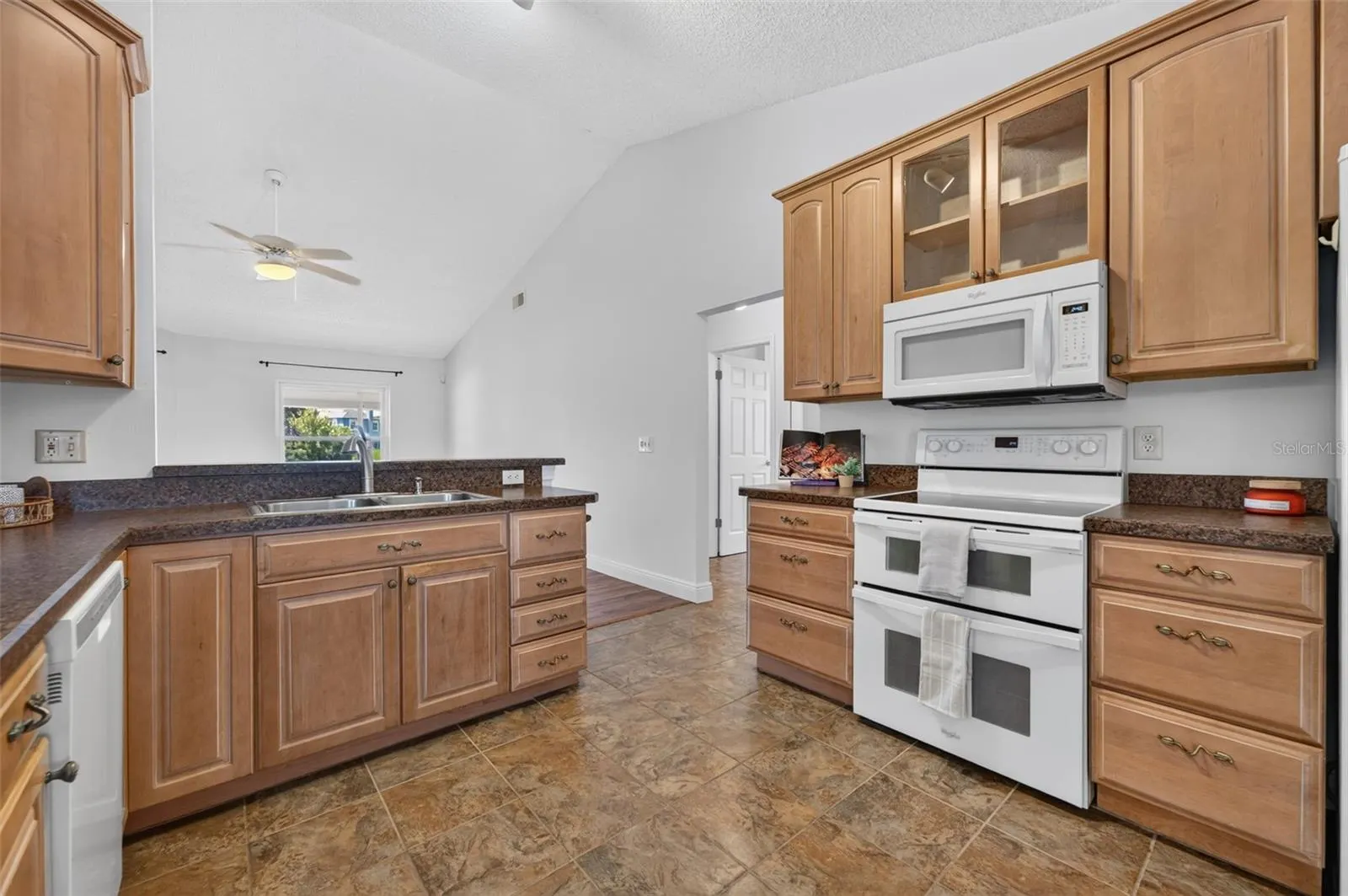 2925 EAGLE LAKE DR