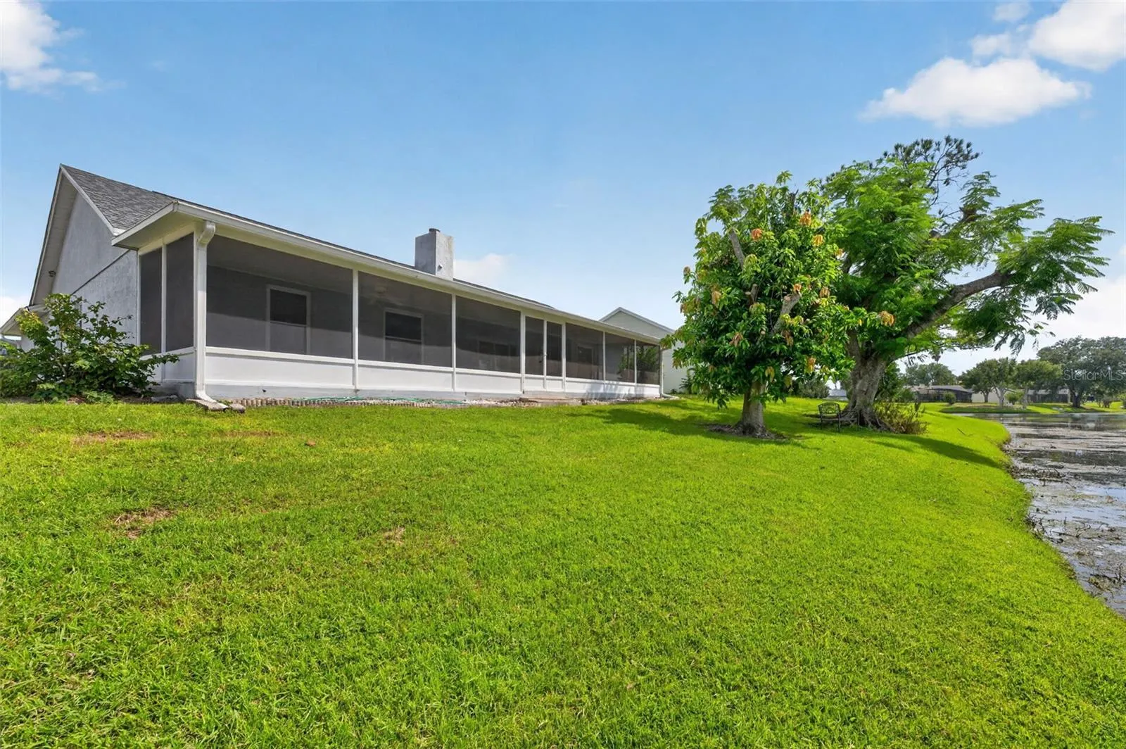 2925 EAGLE LAKE DR